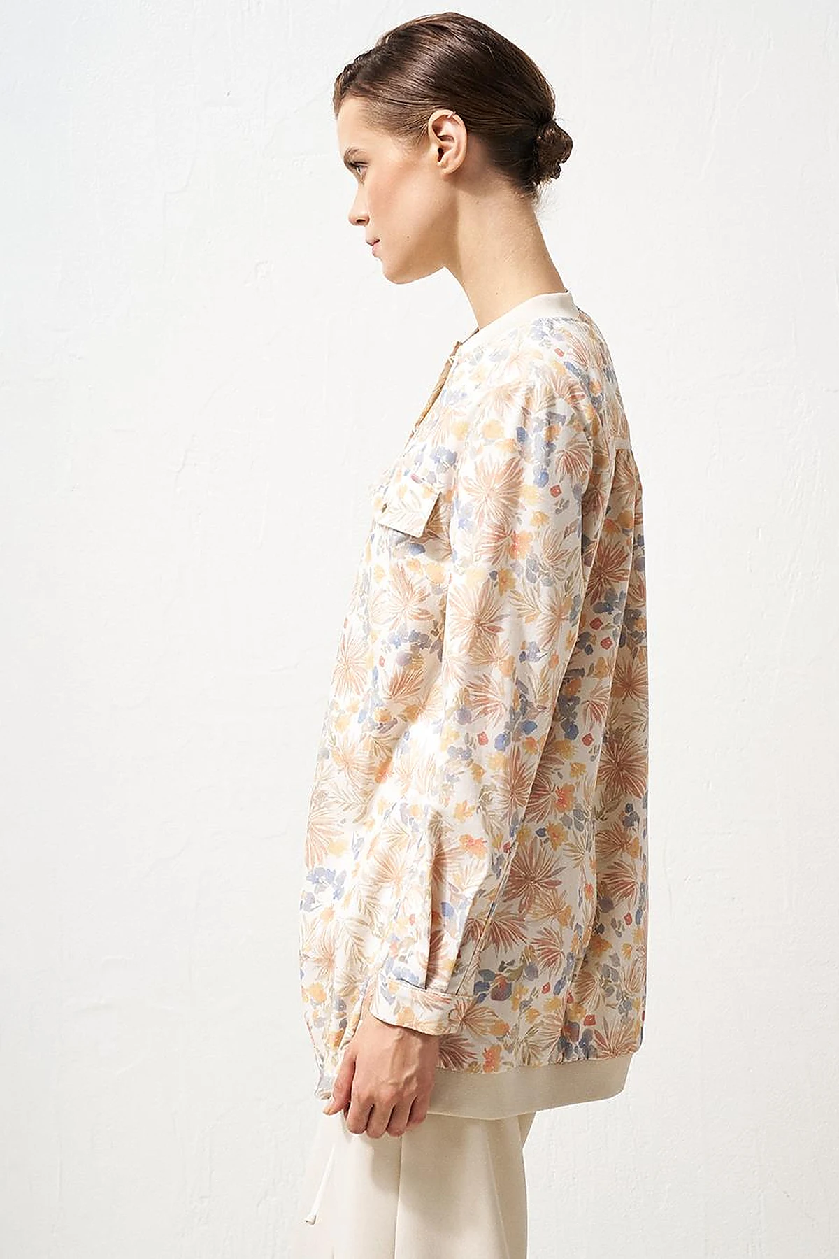 Floral Desenli Kapak Cepli Bluz Krem