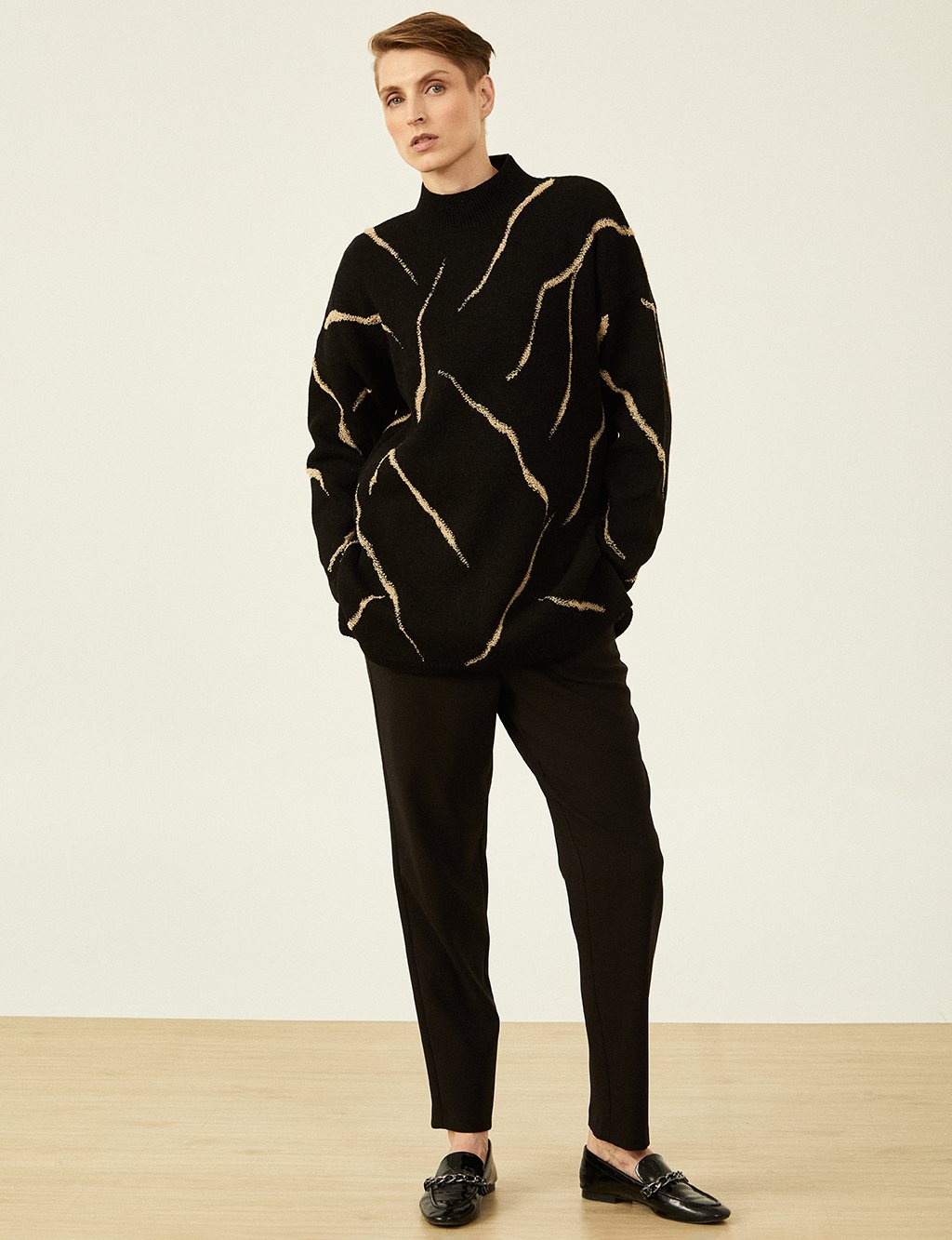 Abstract Pattern Half Turtleneck Knit Tunic Black