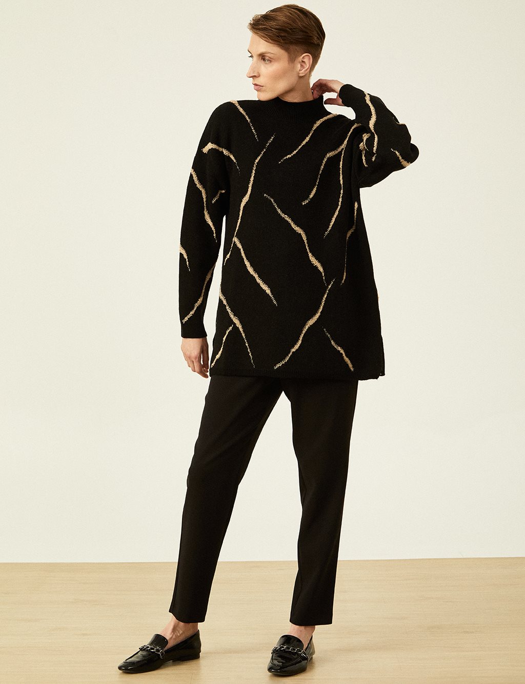 Abstract Pattern Half Turtleneck Knit Tunic Black