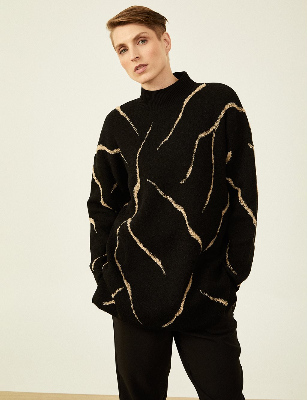 Abstract Pattern Half Turtleneck Knit Tunic Black