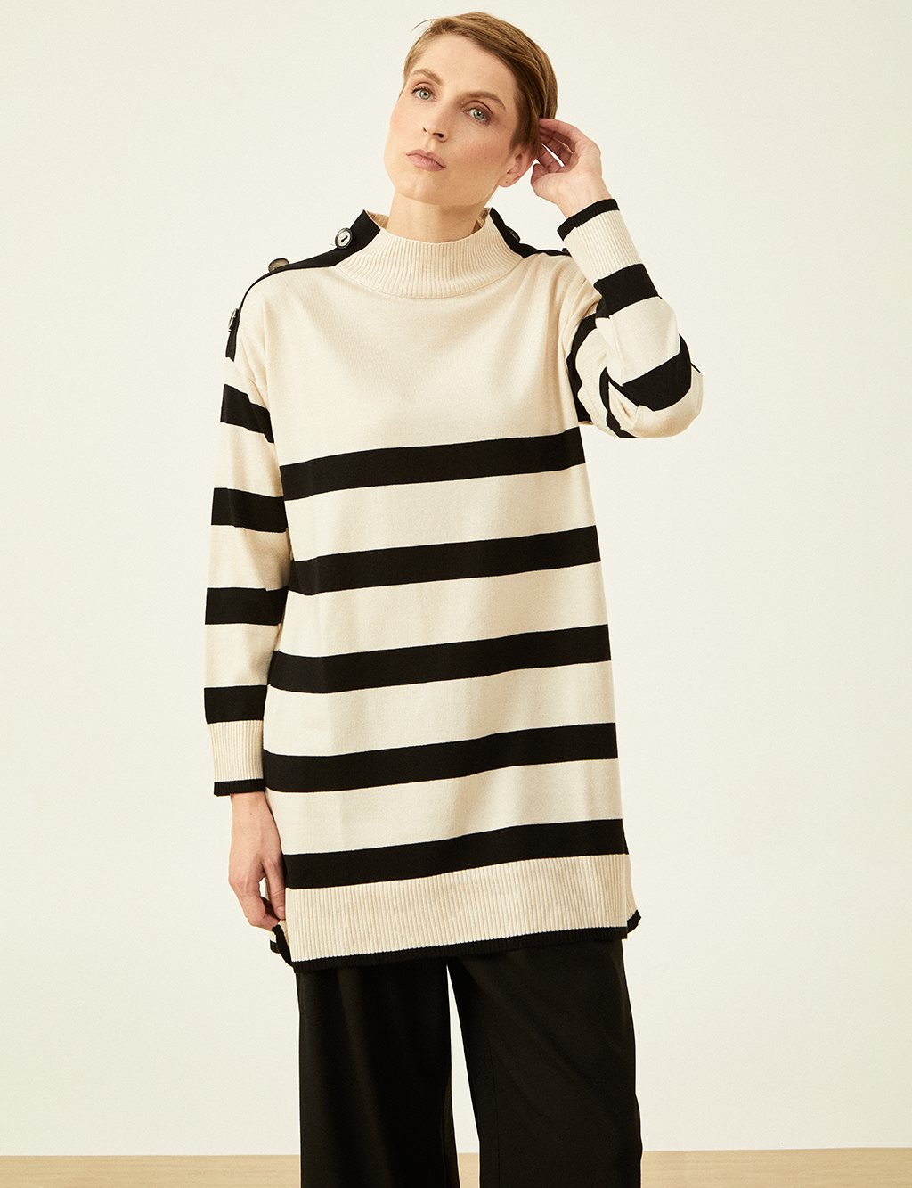 Line Pattern Knit Tunic Cream