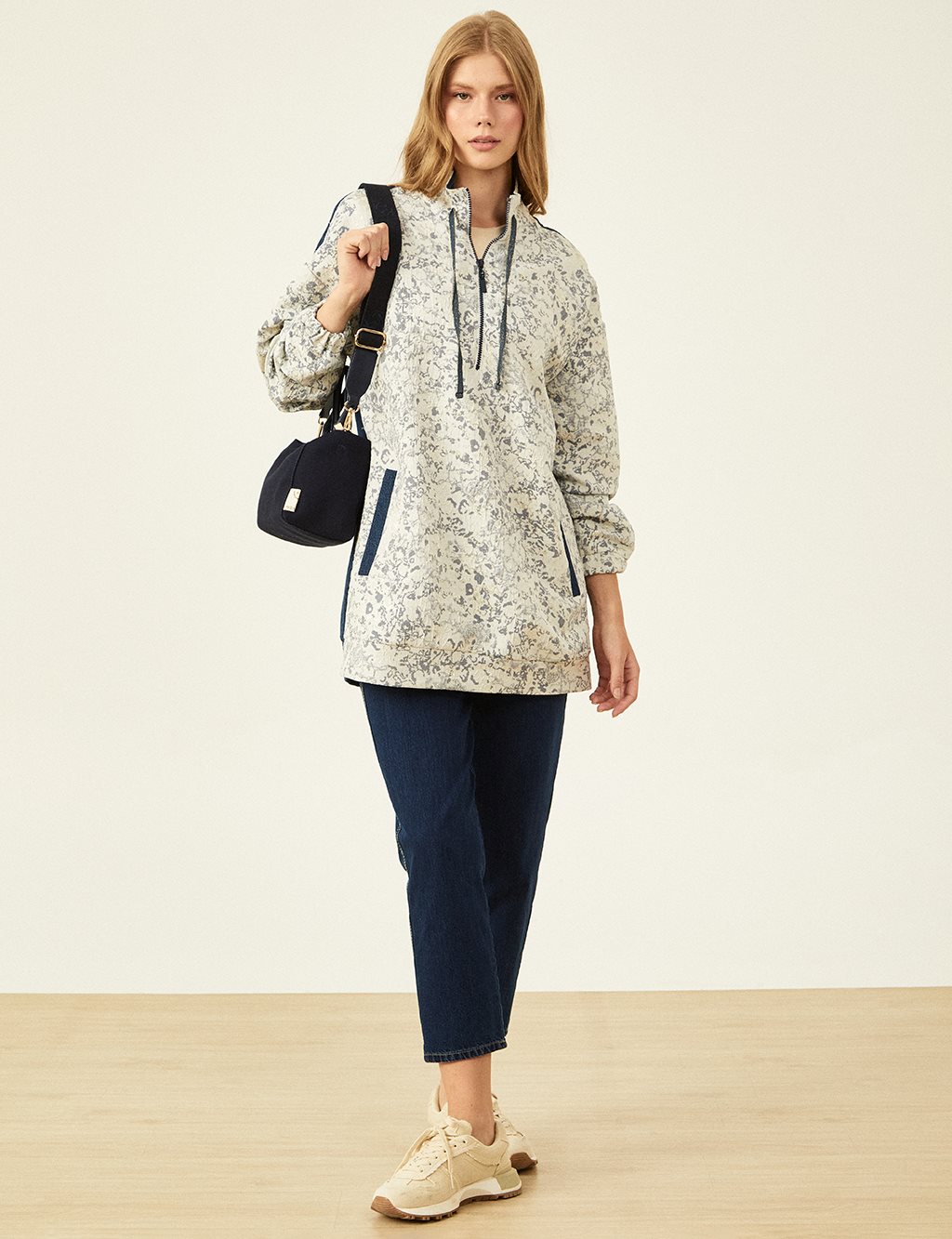 Half Zipper Closure Jacquard Sweatshirt in Indigo