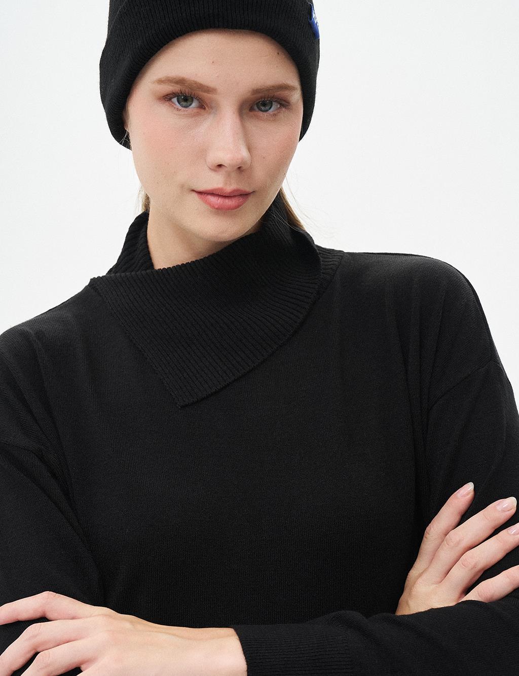 Side Turn-down Collar Knit Tunic Black