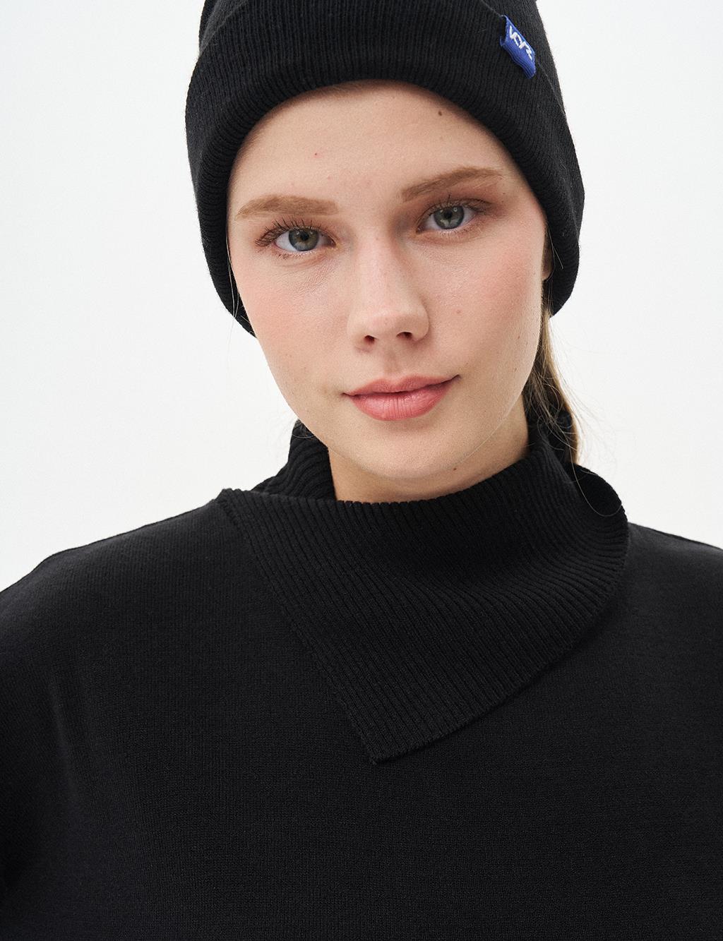 Side Turn-down Collar Knit Tunic Black