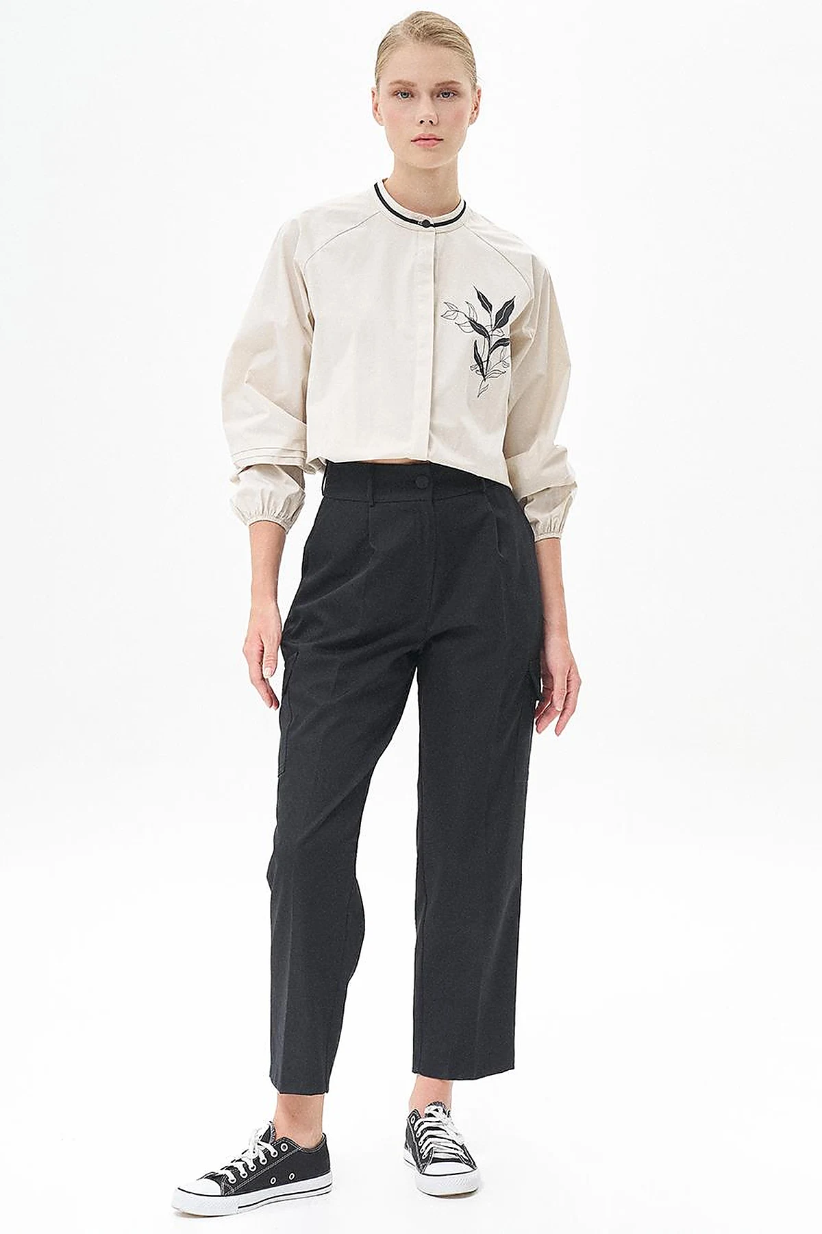Detailed Pocket High-Waisted Pants  Black
