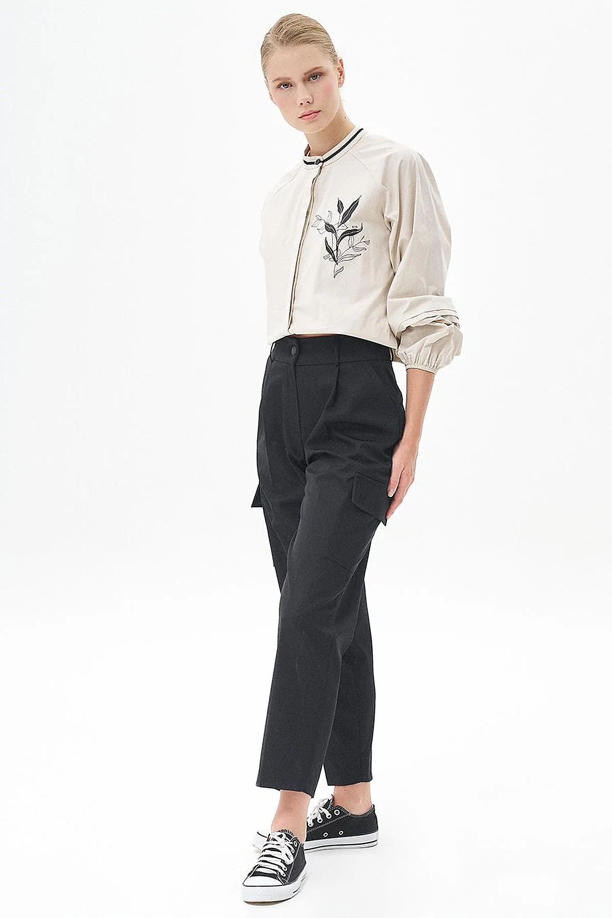Detailed Pocket High-Waisted Pants  Black