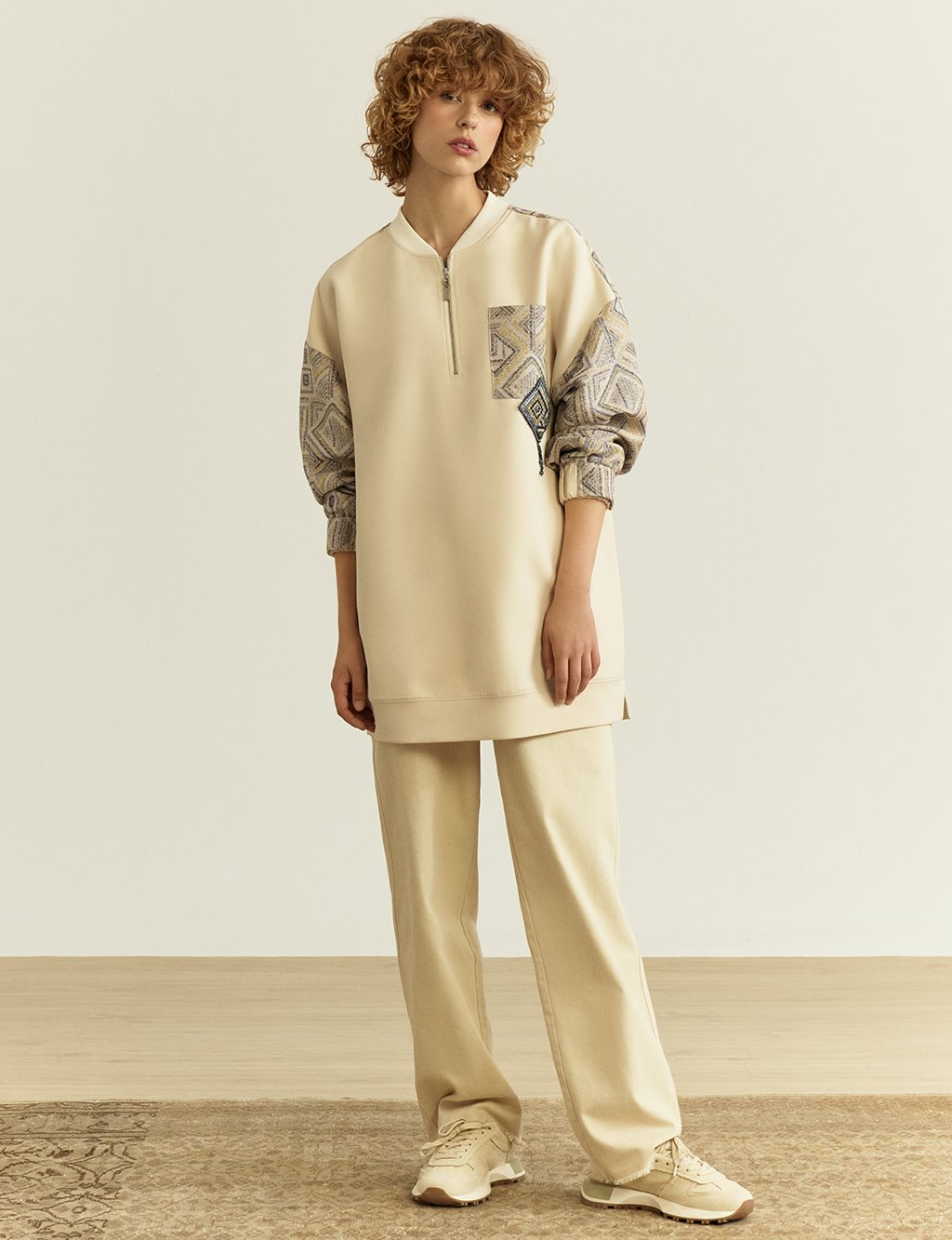 Sweatshirt with Elastic Drawstring at Cuffs Cream