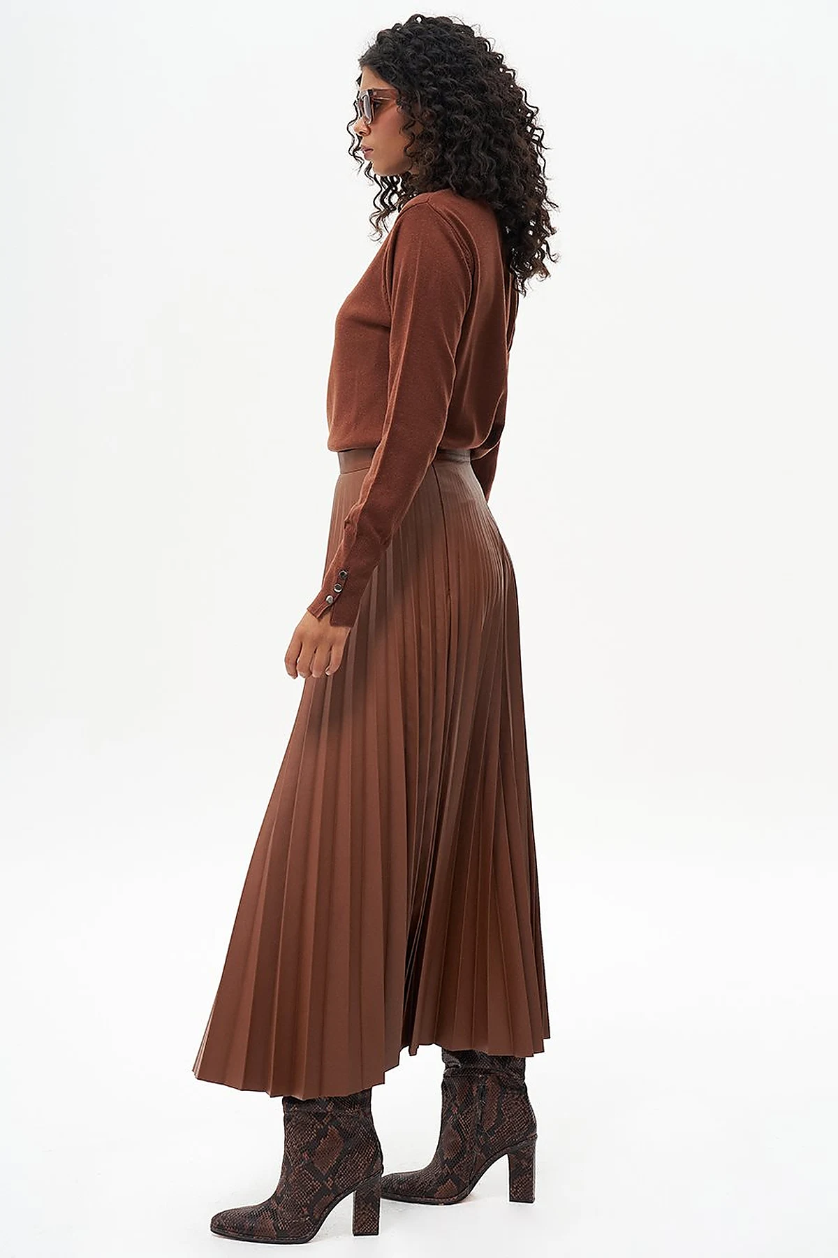 Basic Knit Sweater in Red Coffee