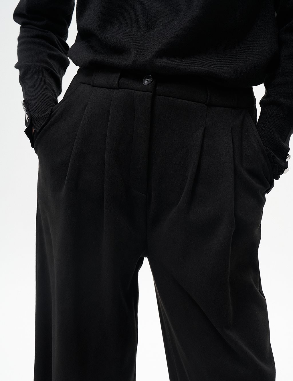 Pleated Suede Pants Black