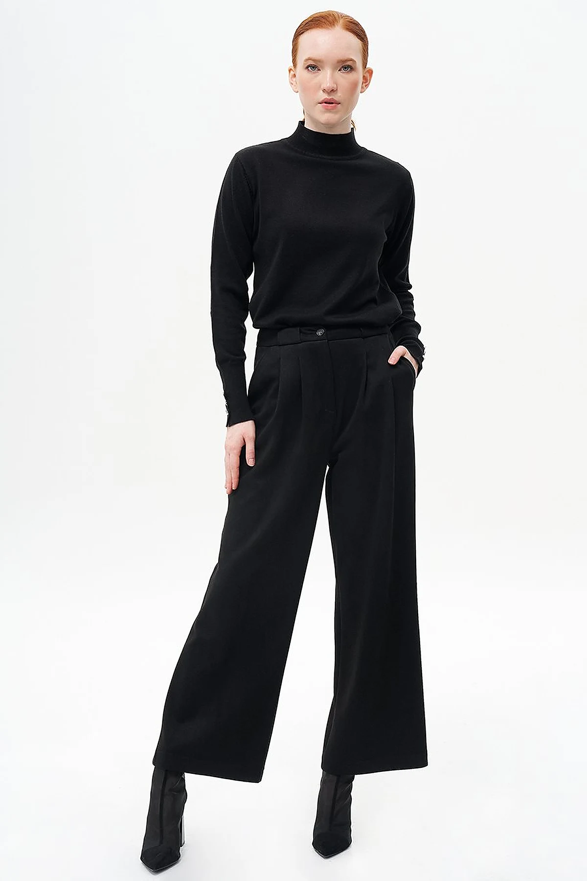 Pleated Suede Pants Black