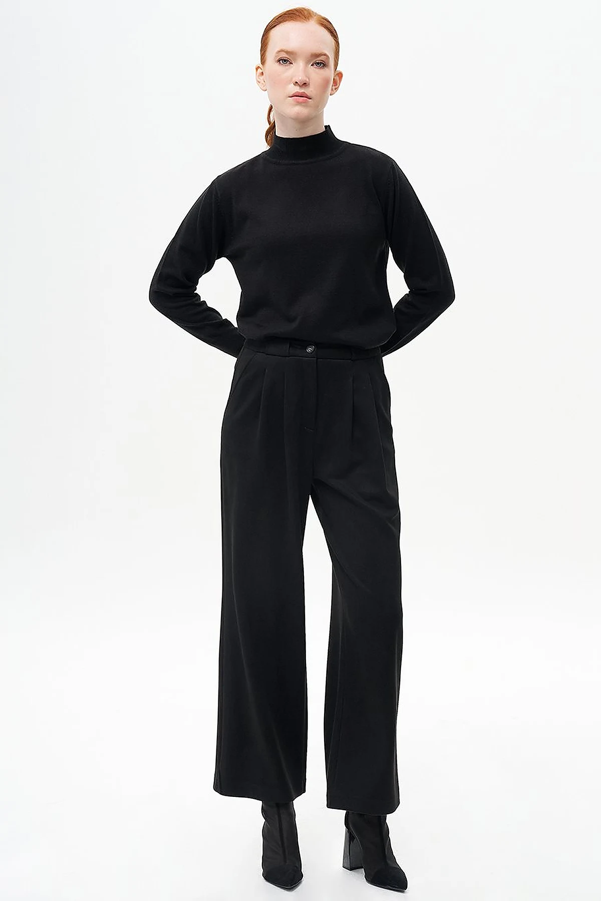 Pleated Suede Pants Black