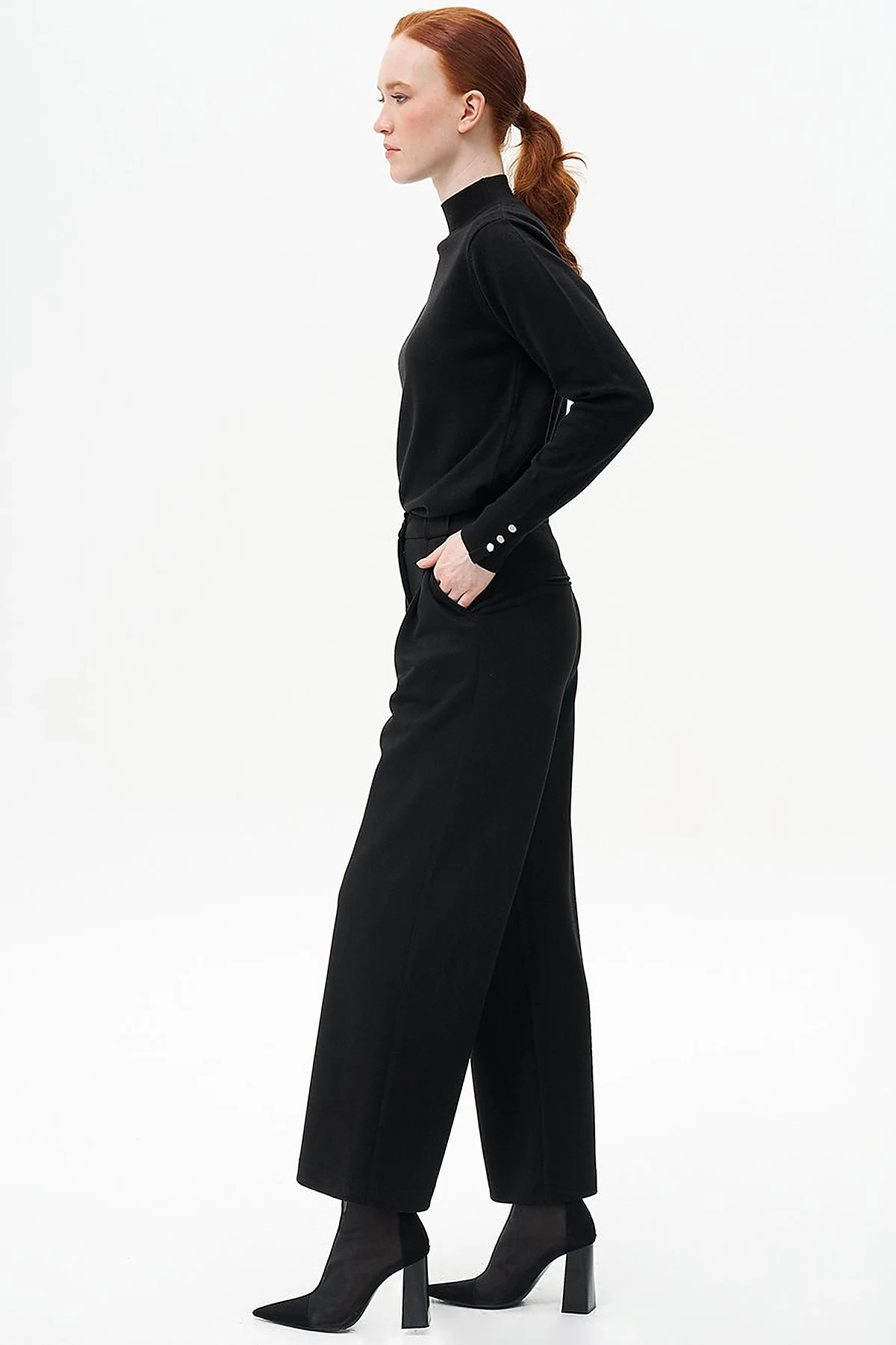 Pleated Suede Pants Black