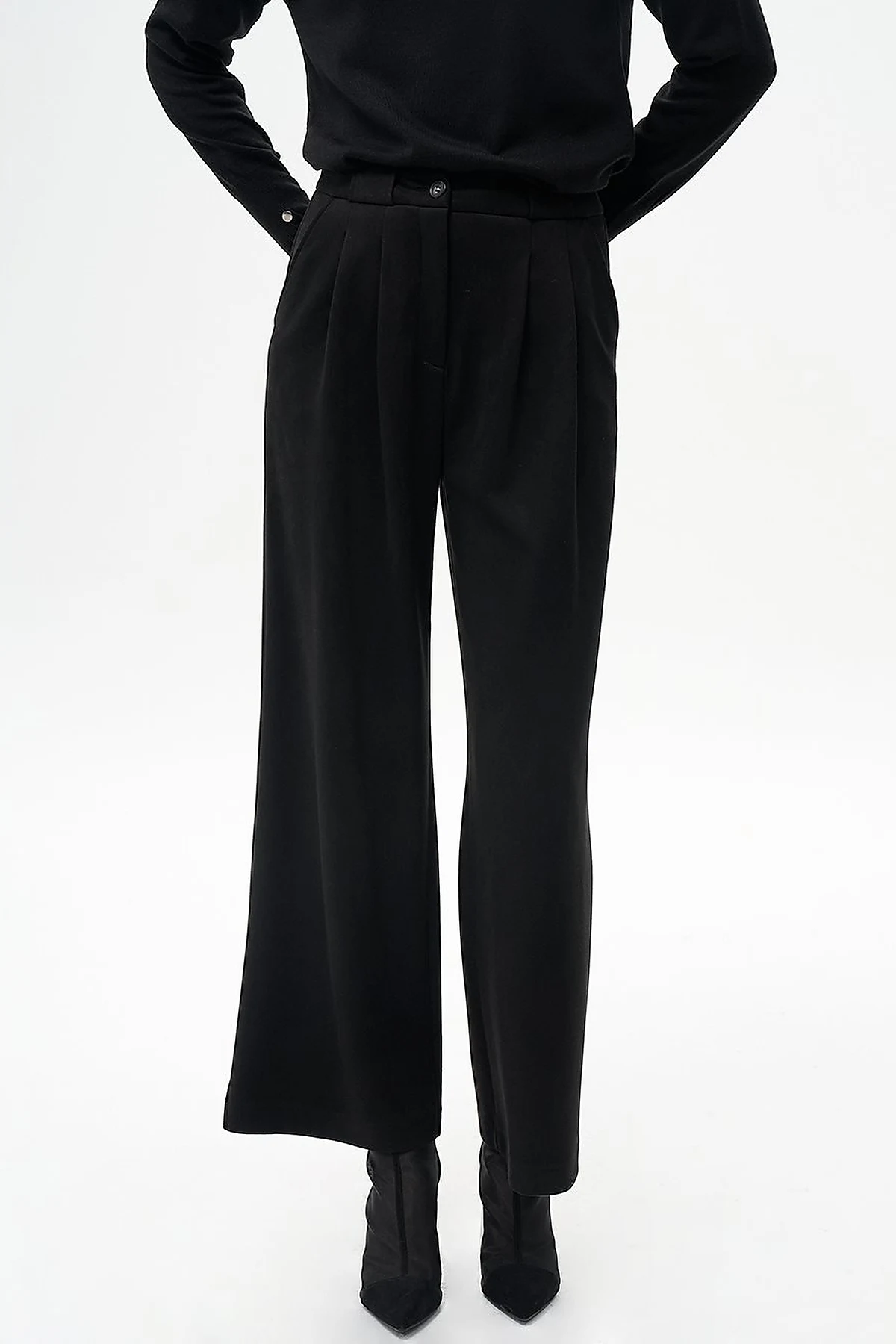 Pleated Suede Pants Black