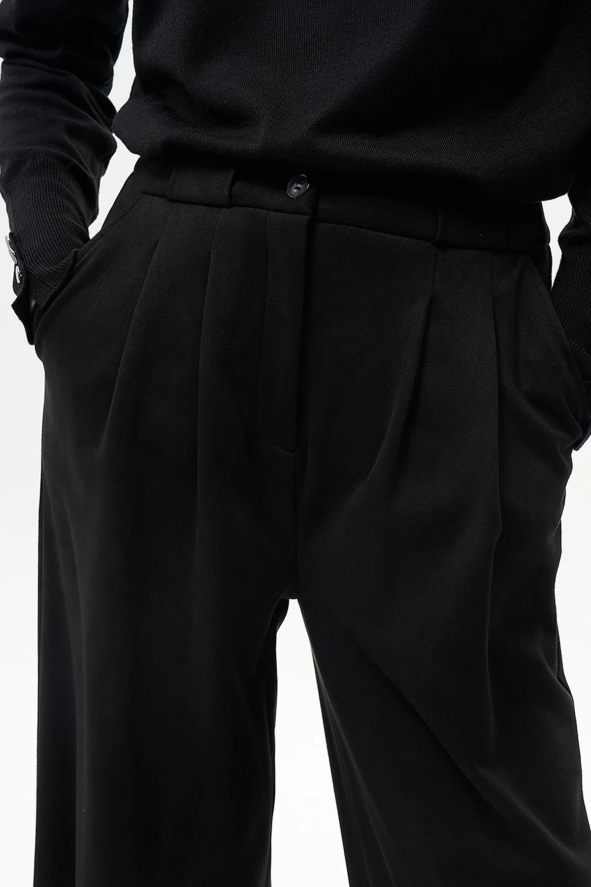 Pleated Suede Pants Black