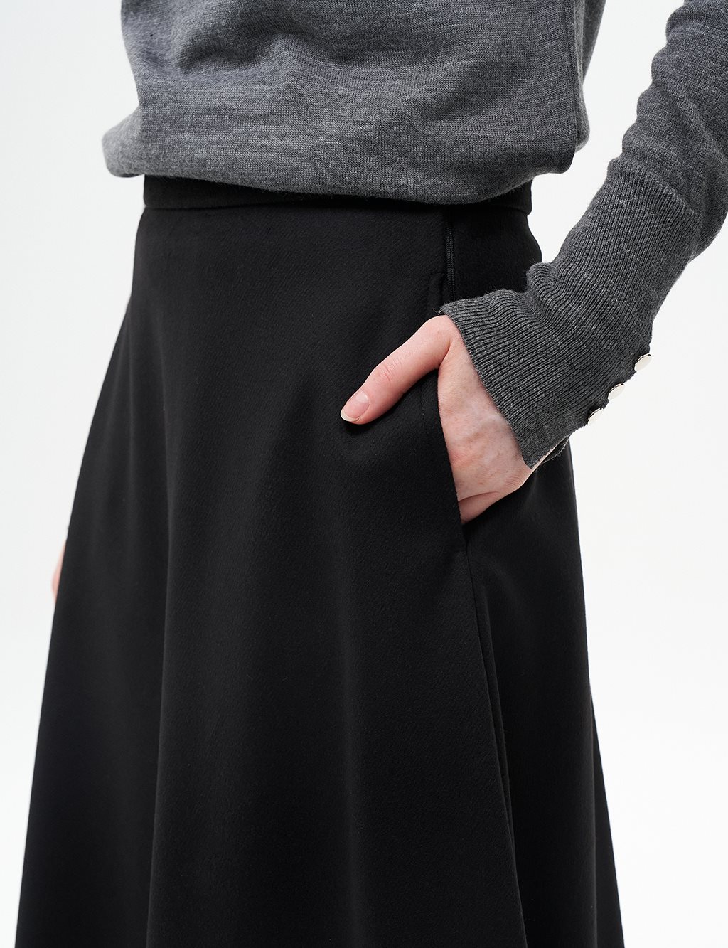 Zipper Detailed Flared Wool Skirt in Black