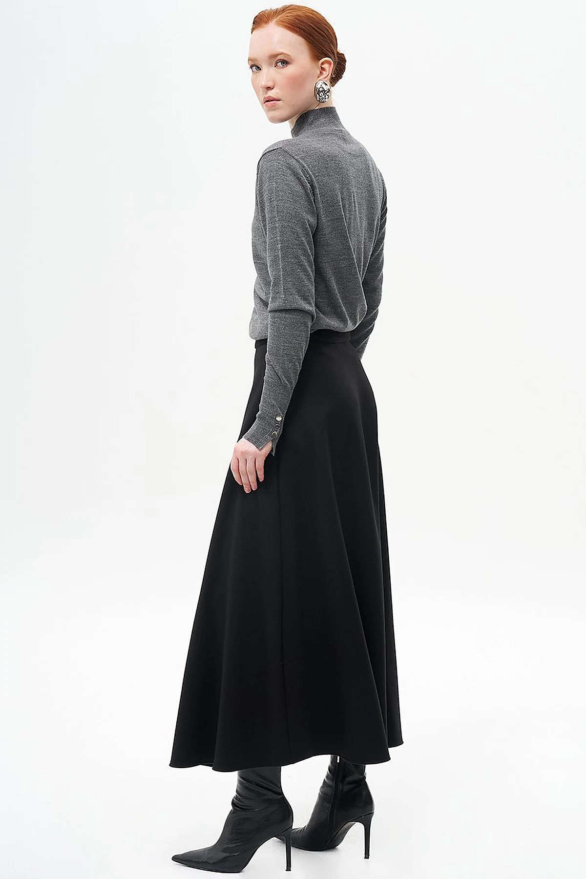 Zipper Detailed Flared Wool Skirt in Black