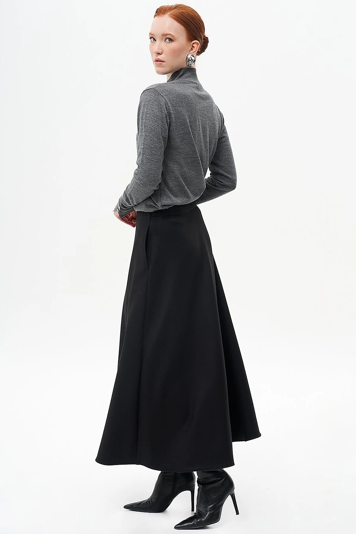 Zipper Detailed Flared Wool Skirt in Black