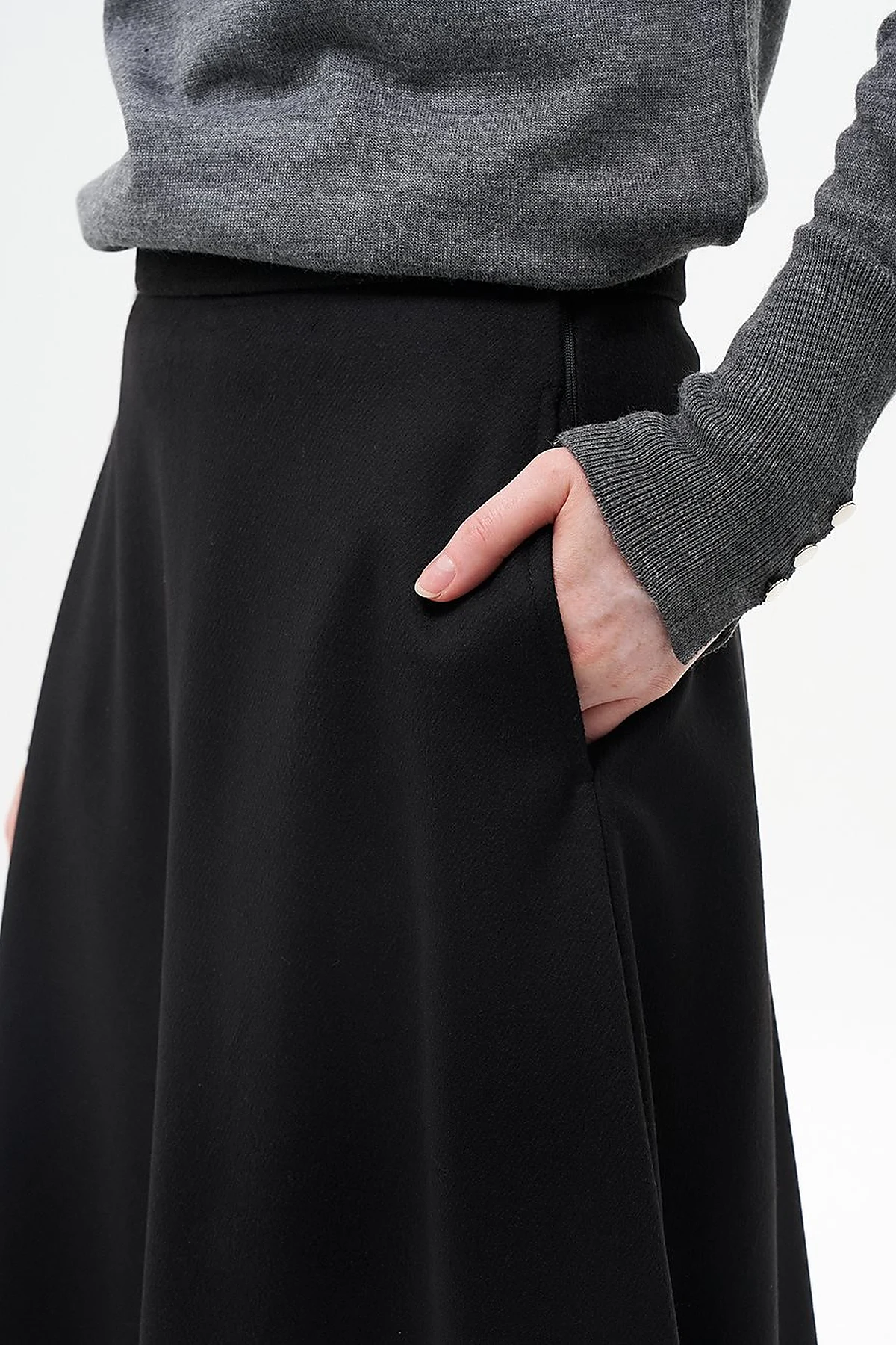 Zipper Detailed Flared Wool Skirt in Black