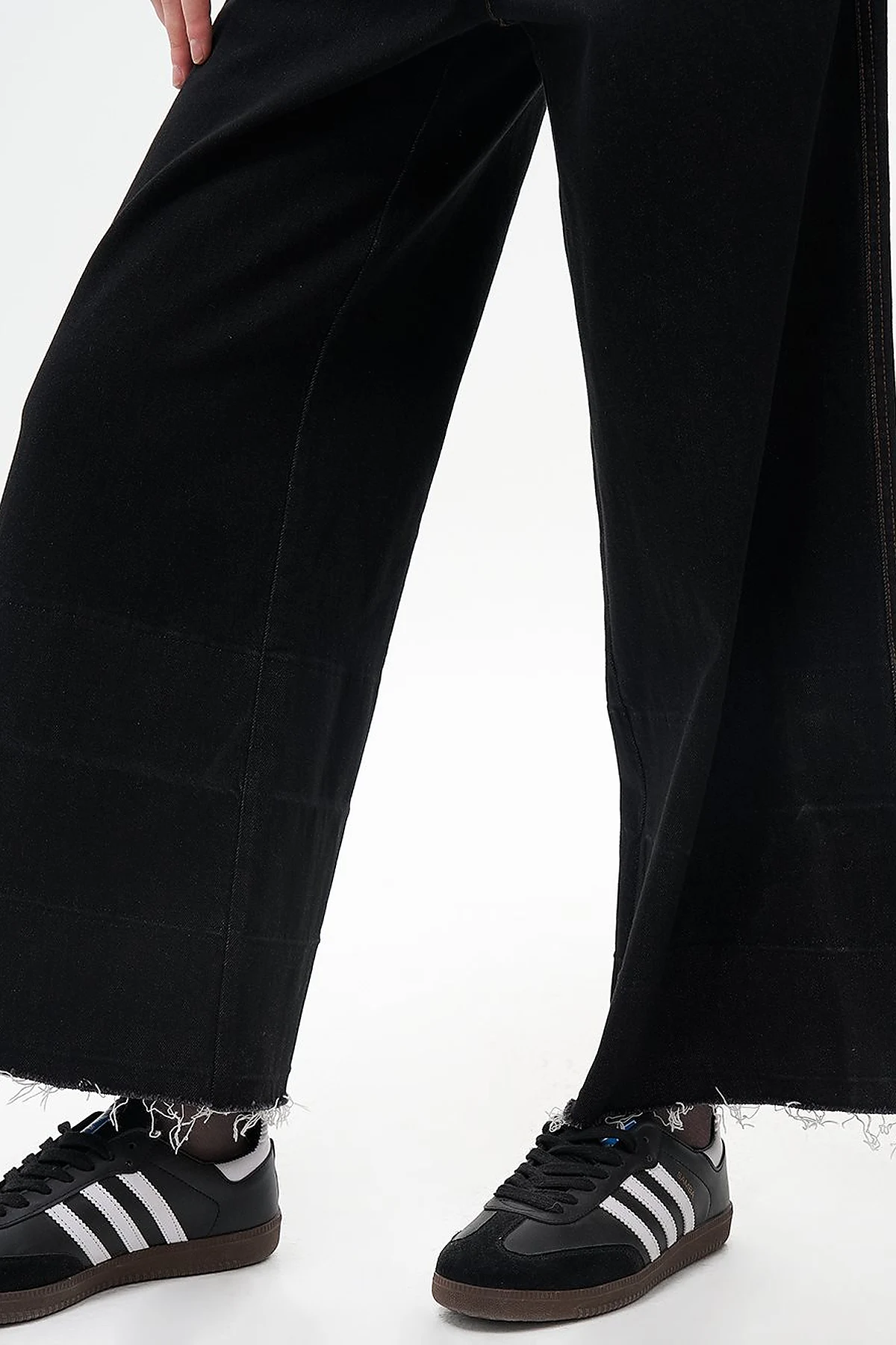 Paçası Eskitmeli Denim Pantolon Siyah
