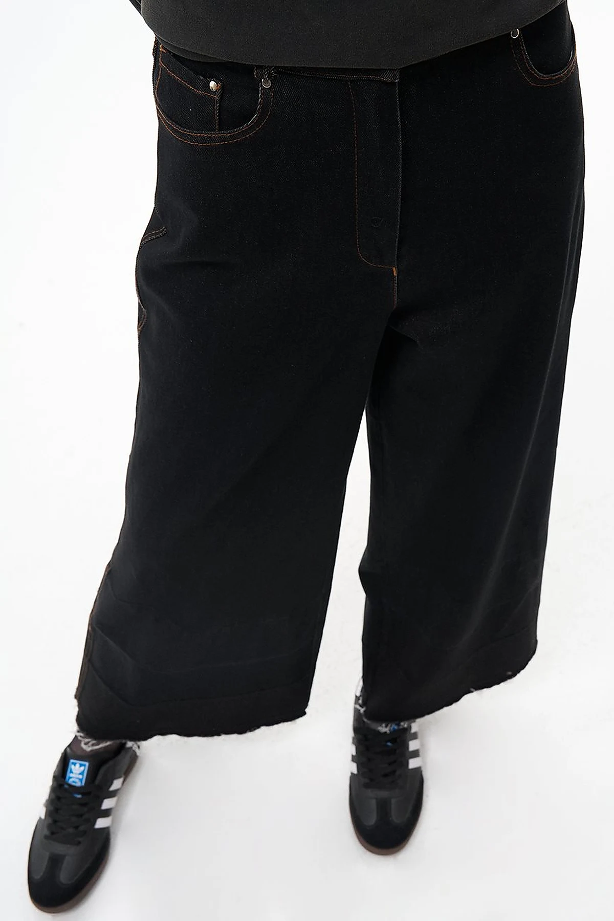 Paçası Eskitmeli Denim Pantolon Siyah