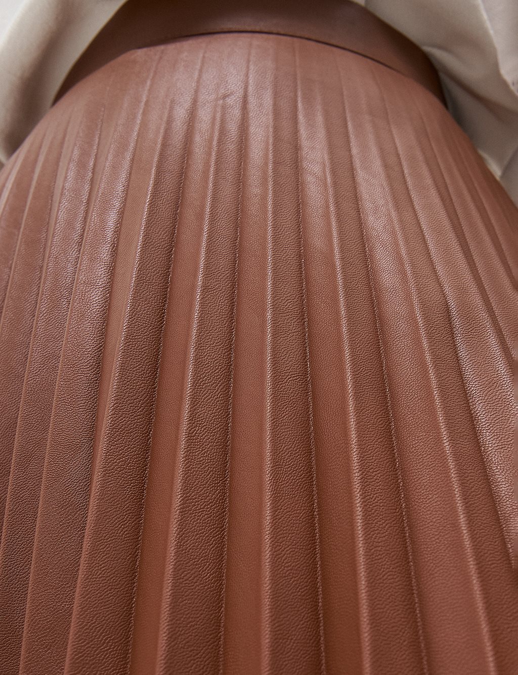 Zipper-Detail Faux Leather Pleated Skirt Tan