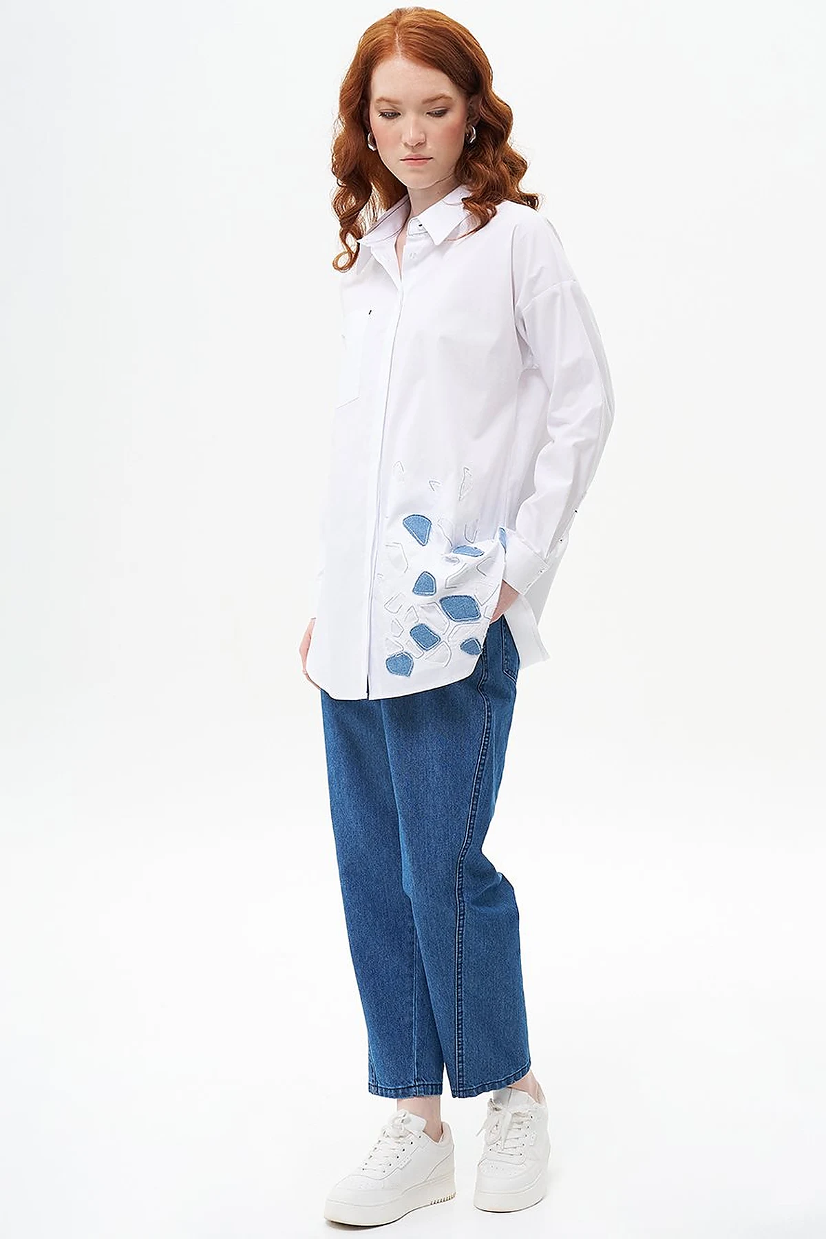 Buttoned Carrot-Cut Denim Pants in Indigo