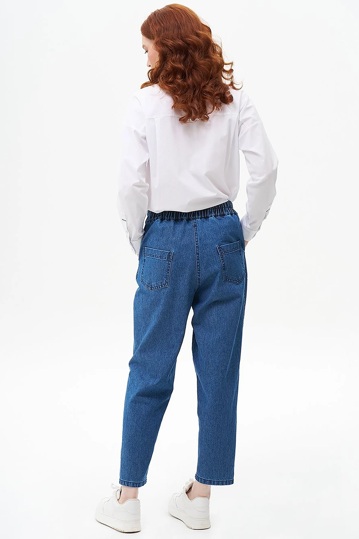 Buttoned Carrot-Cut Denim Pants in Indigo