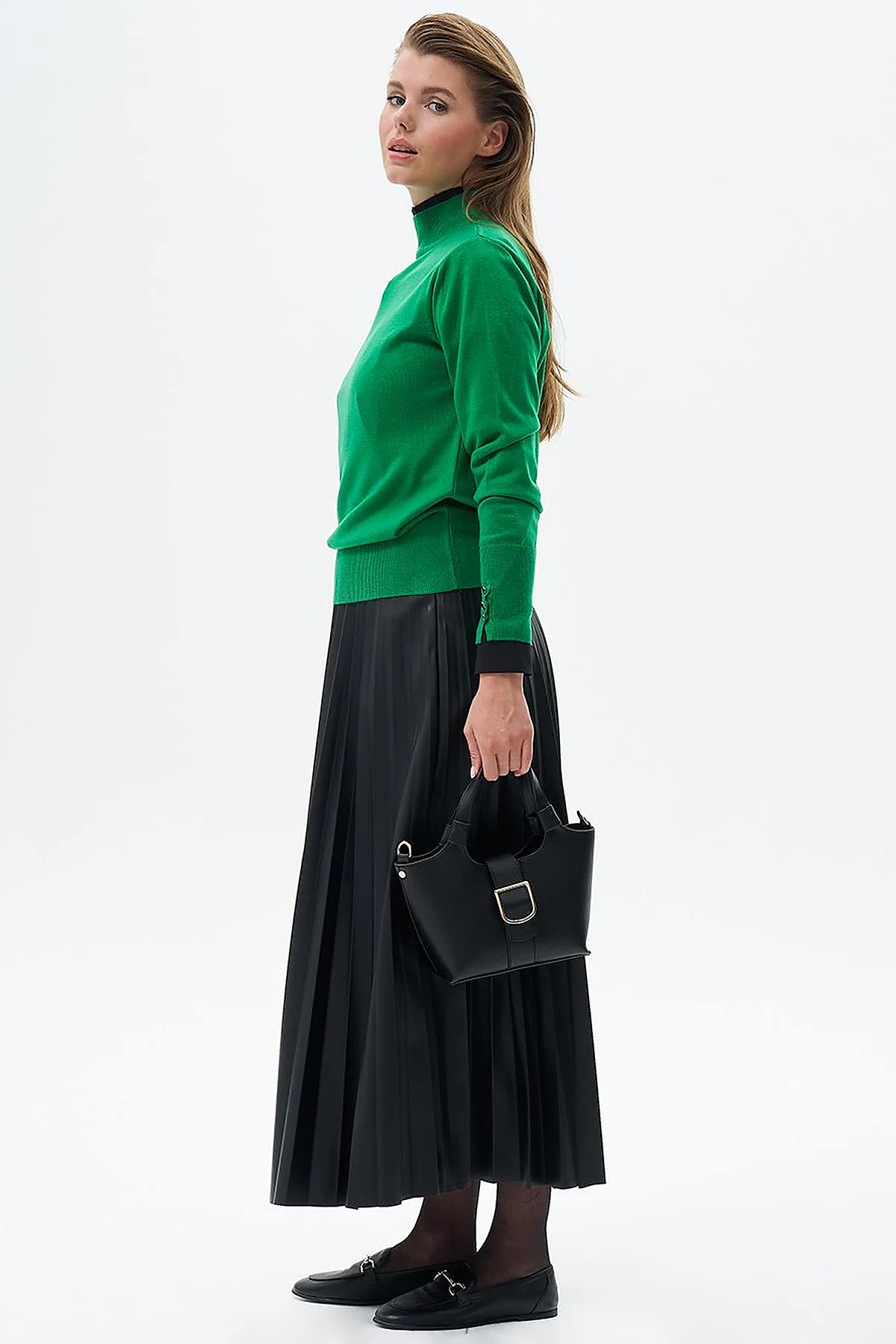 Basic Knit Sweater in Green