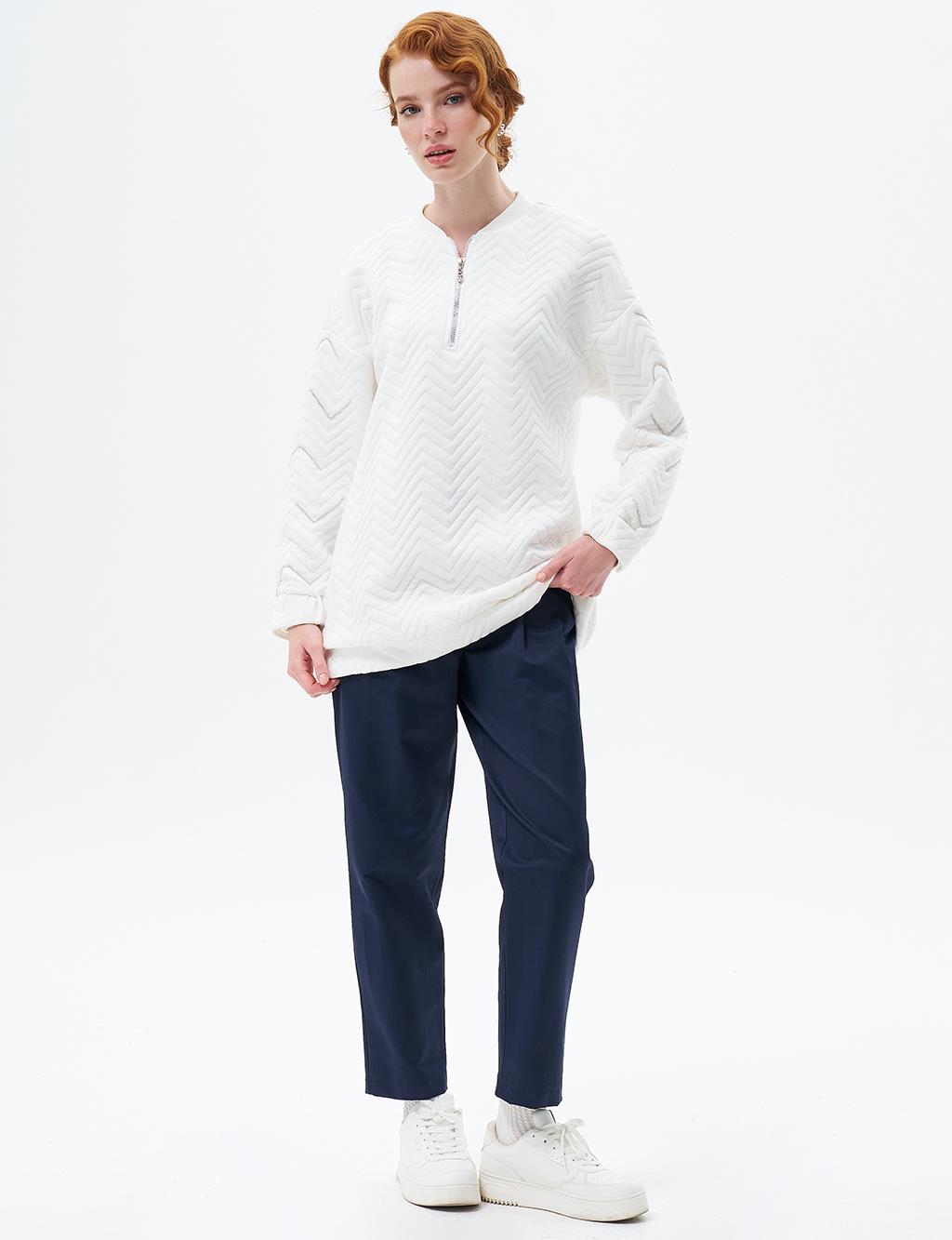 Taş İşlemeli Yarım Fermuar Kapamalı Sweatshirt Optik Beyaz