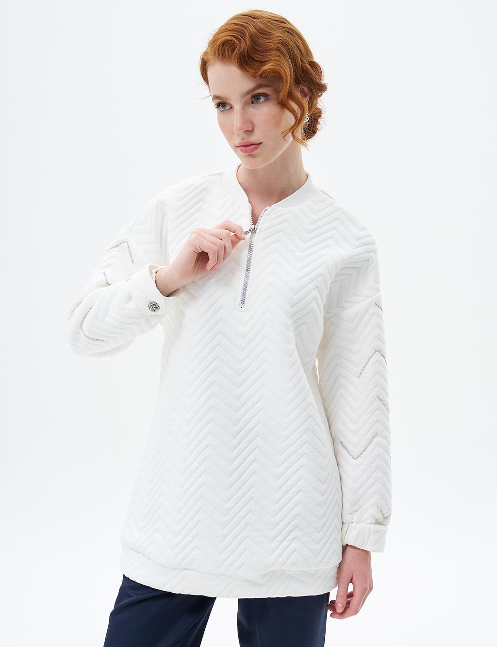 Taş İşlemeli Yarım Fermuar Kapamalı Sweatshirt Optik Beyaz