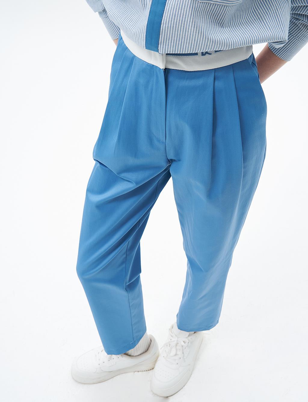 Carrot Pants with Pleated Logo Crown Blue