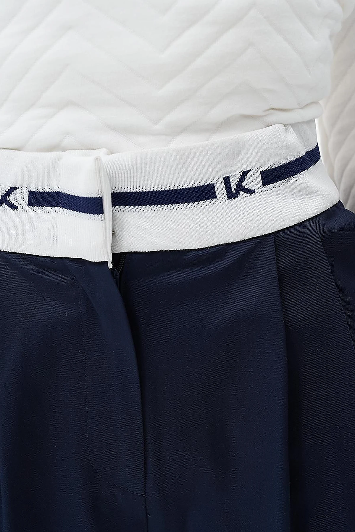 Carrot Pants with Pleated Logo Dark Navy Blue