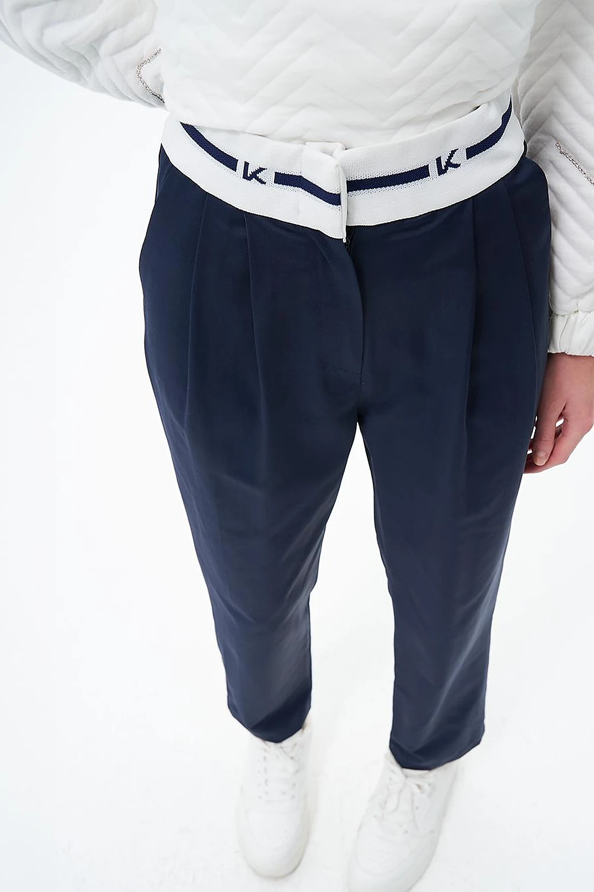 Carrot Pants with Pleated Logo Dark Navy Blue