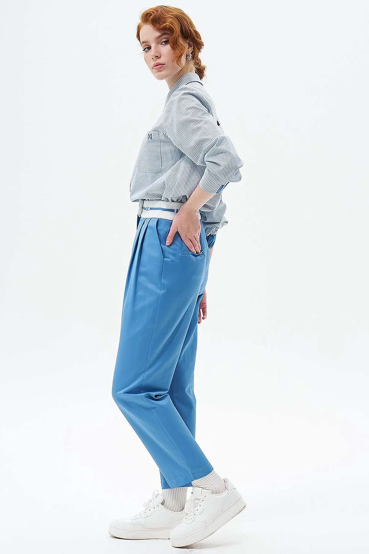 Carrot Pants with Pleated Logo Crown Blue