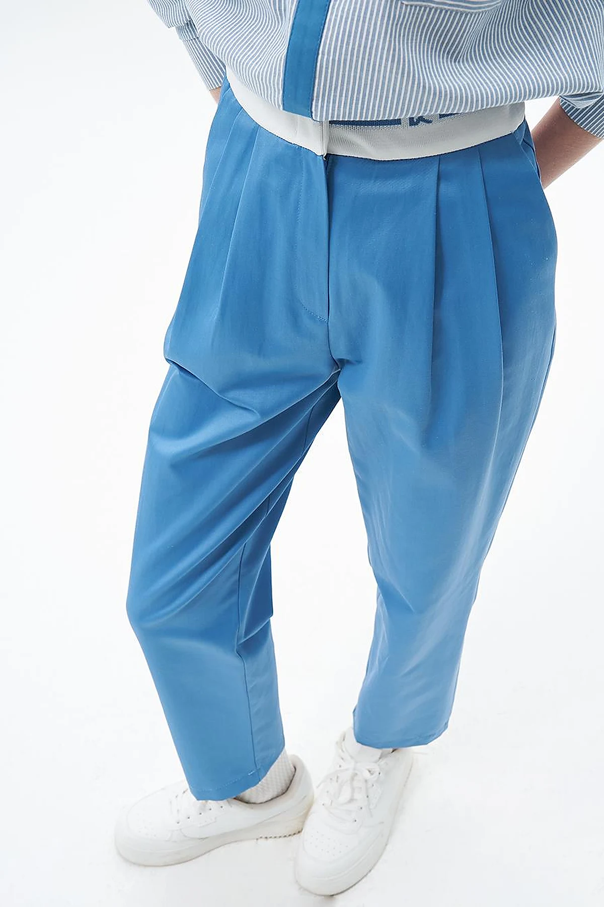 Carrot Pants with Pleated Logo Crown Blue