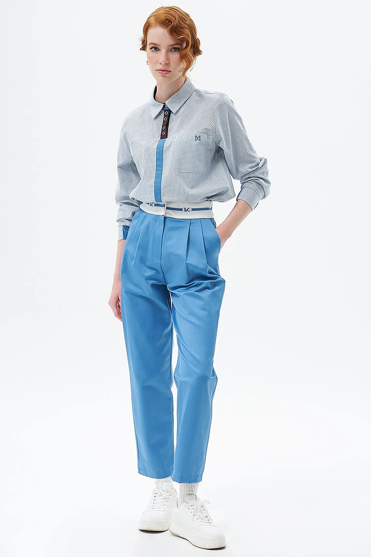 Carrot Pants with Pleated Logo Crown Blue