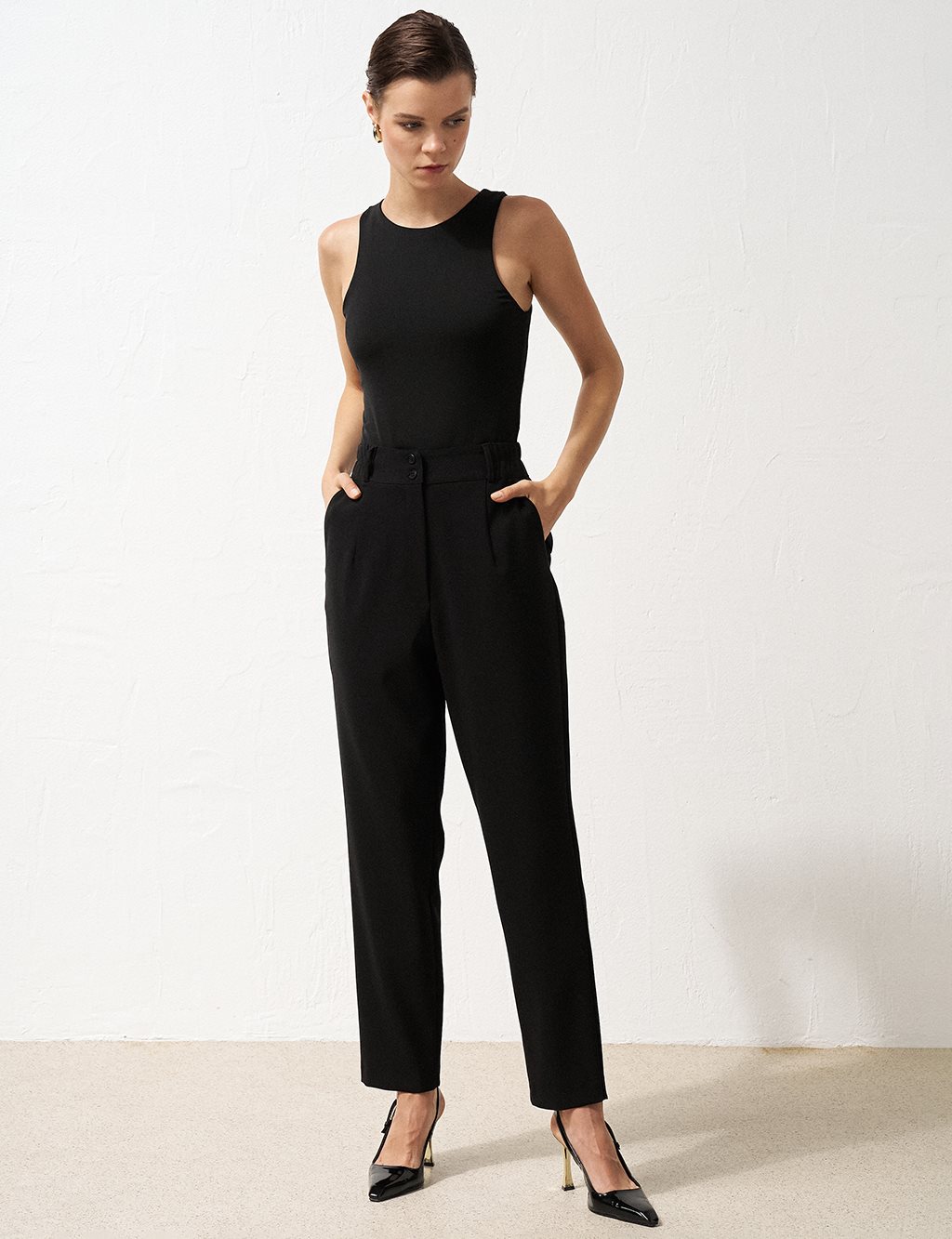 Elastic Waist Carrot Pants Black