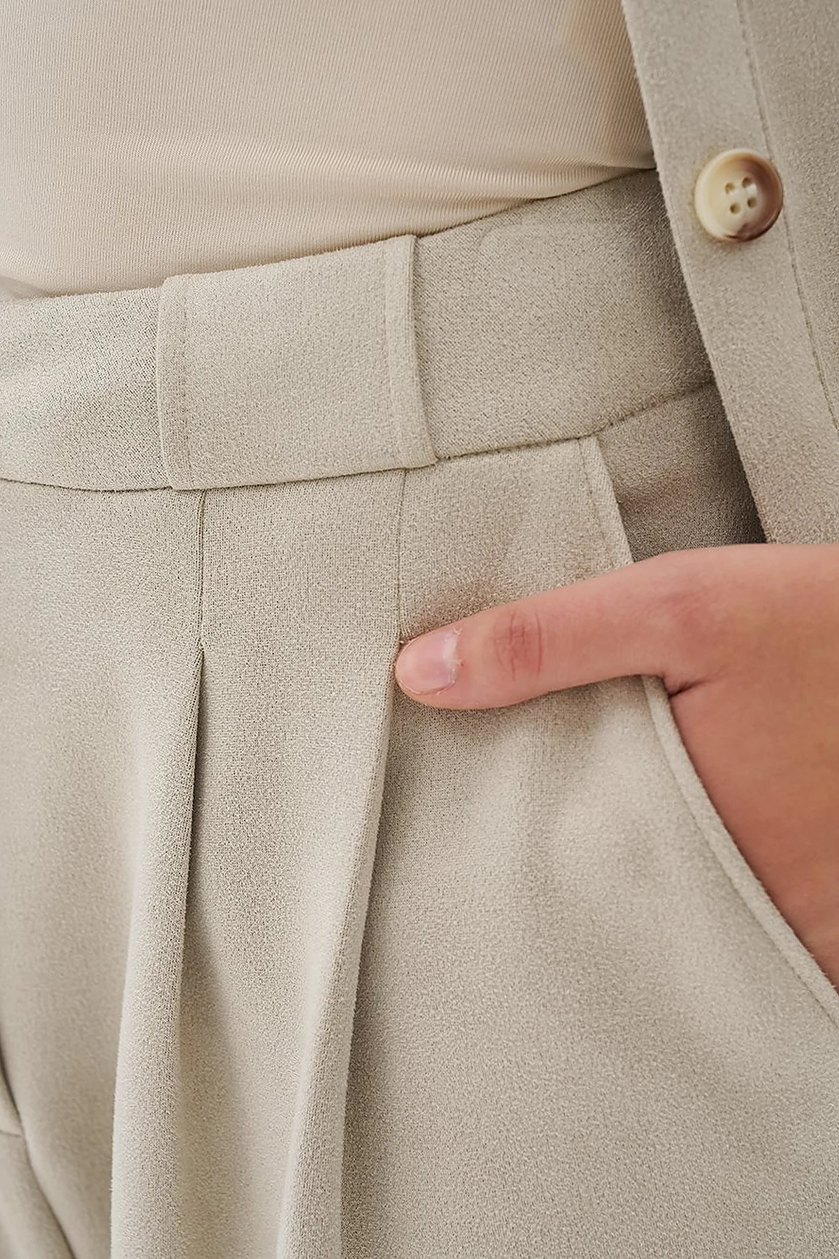 Pleated Suede Trousers Cream