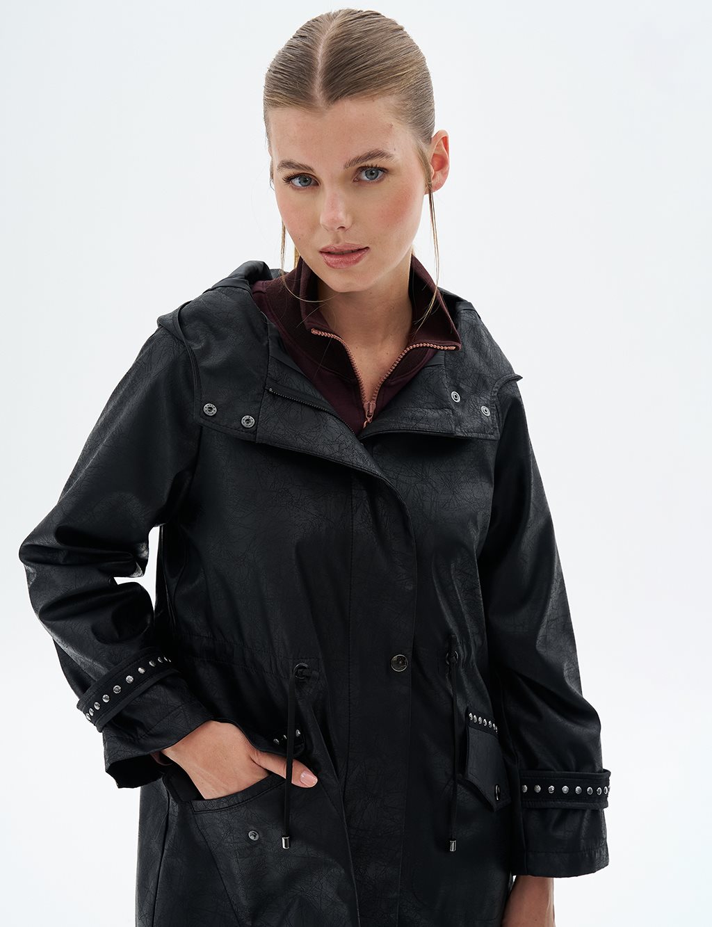 Stripe Accessory Detailed Cape Black