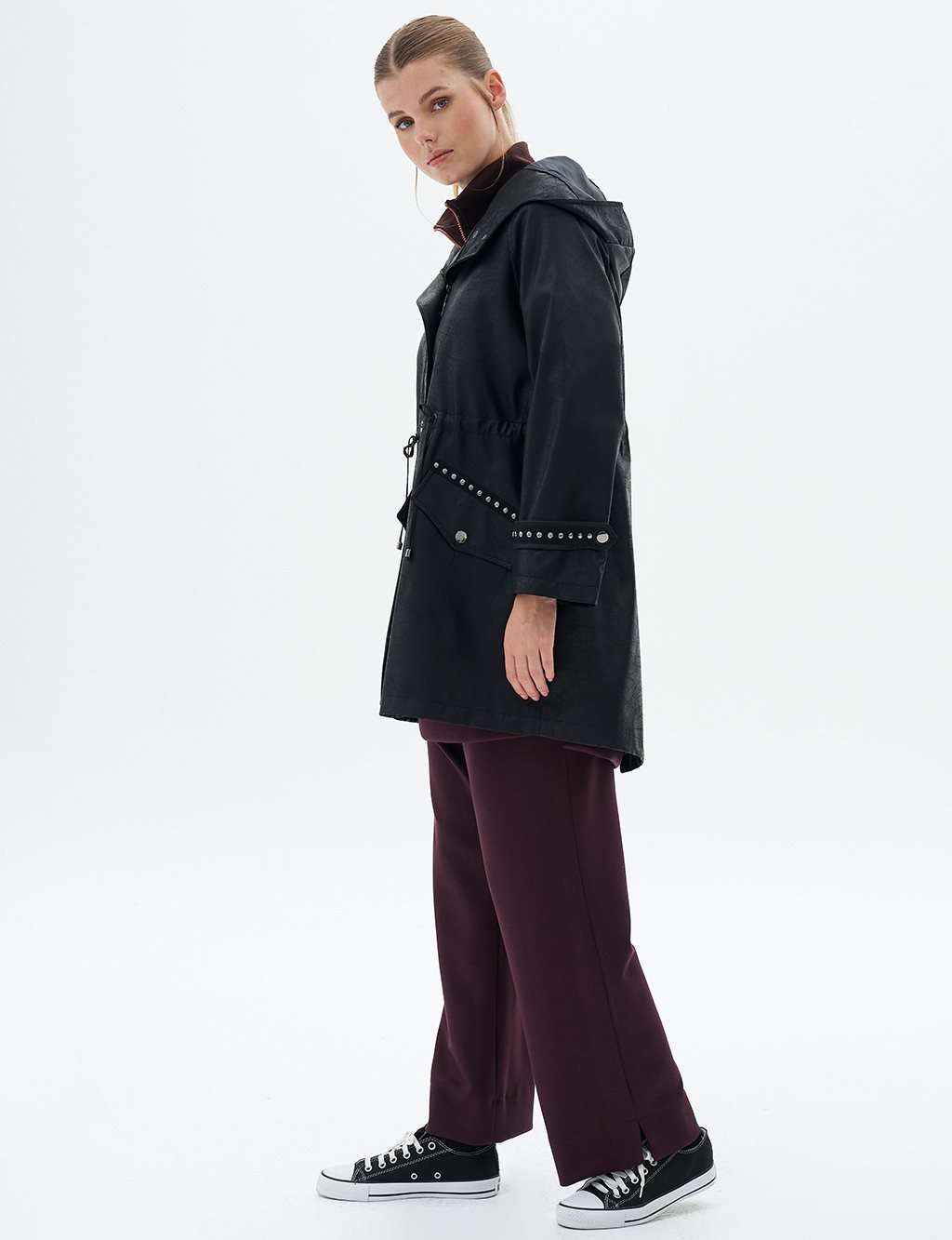 Stripe Accessory Detailed Cape Black