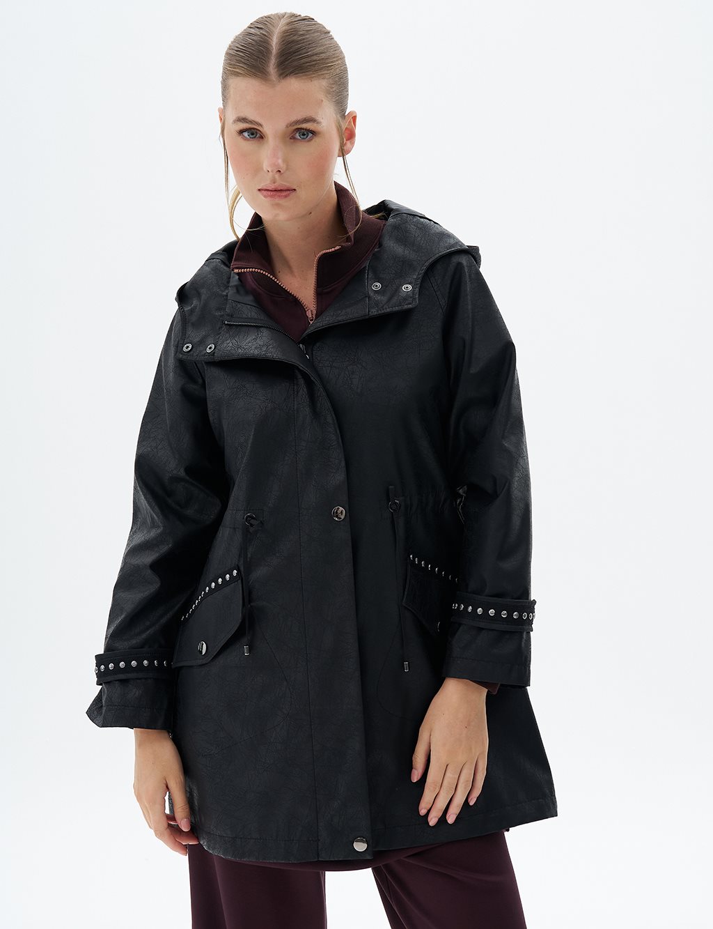 Stripe Accessory Detailed Cape Black