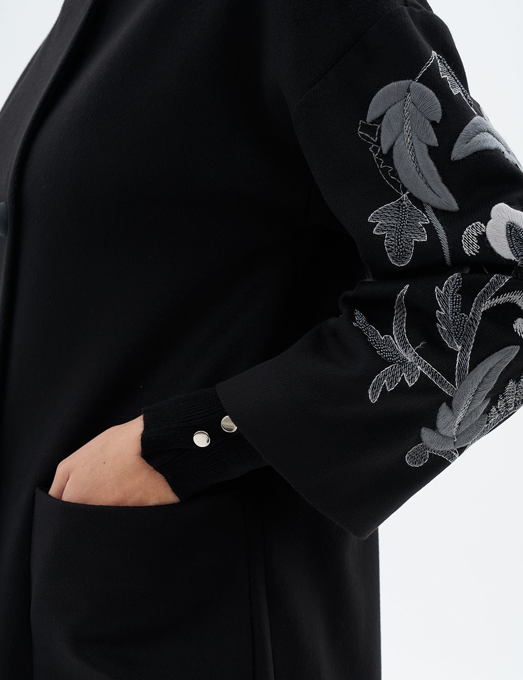 Embroidered Cashmere Coat Black