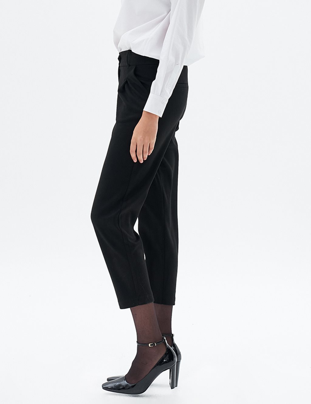 Carrot Cut Suede Pants Black