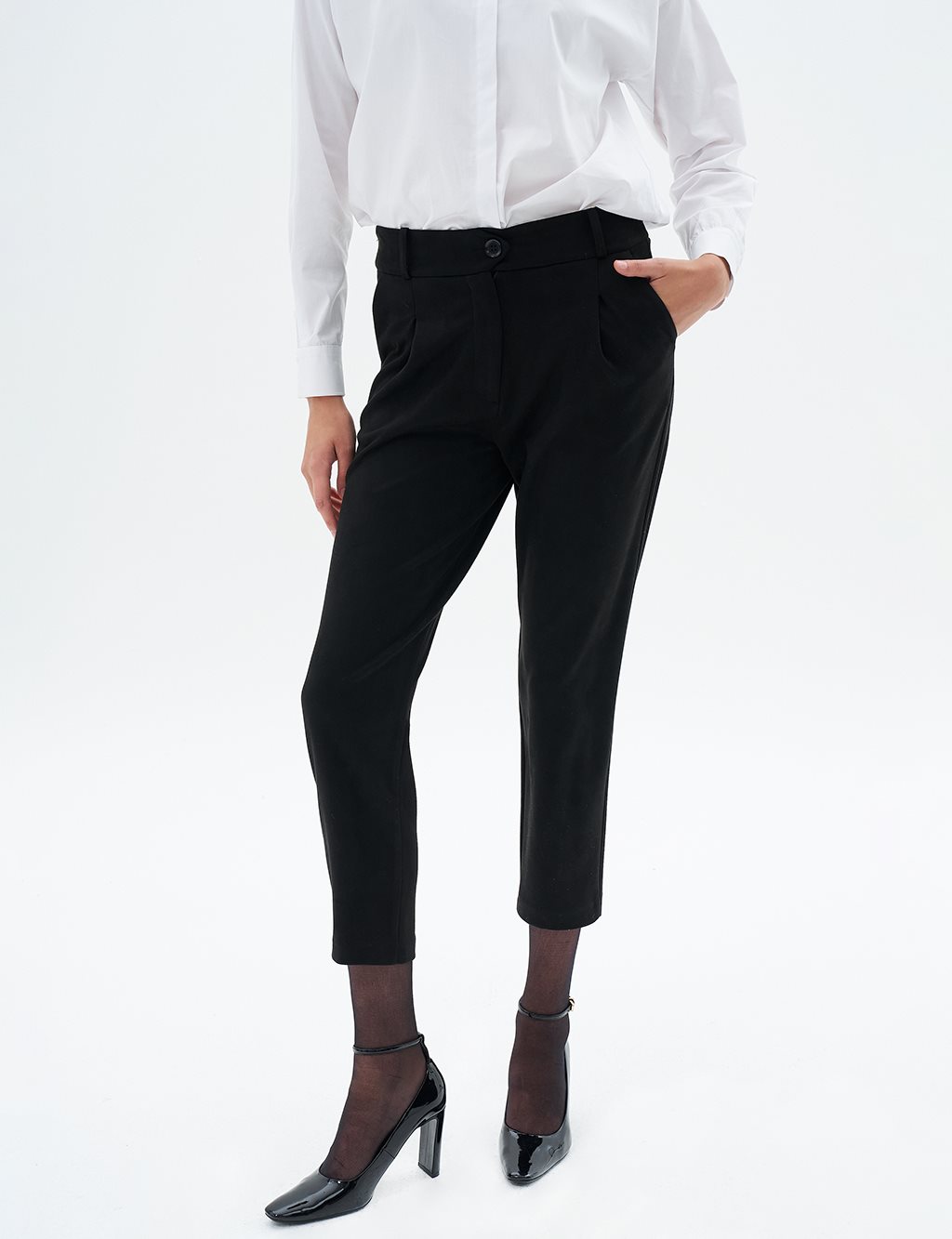 Carrot Cut Suede Pants Black