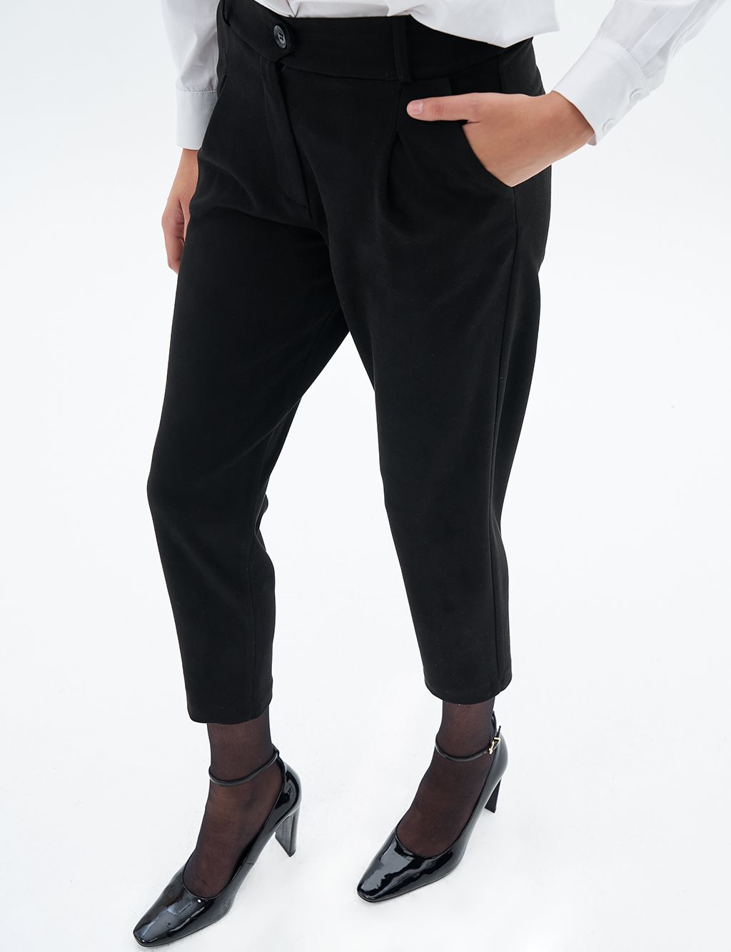 Carrot Cut Suede Pants Black