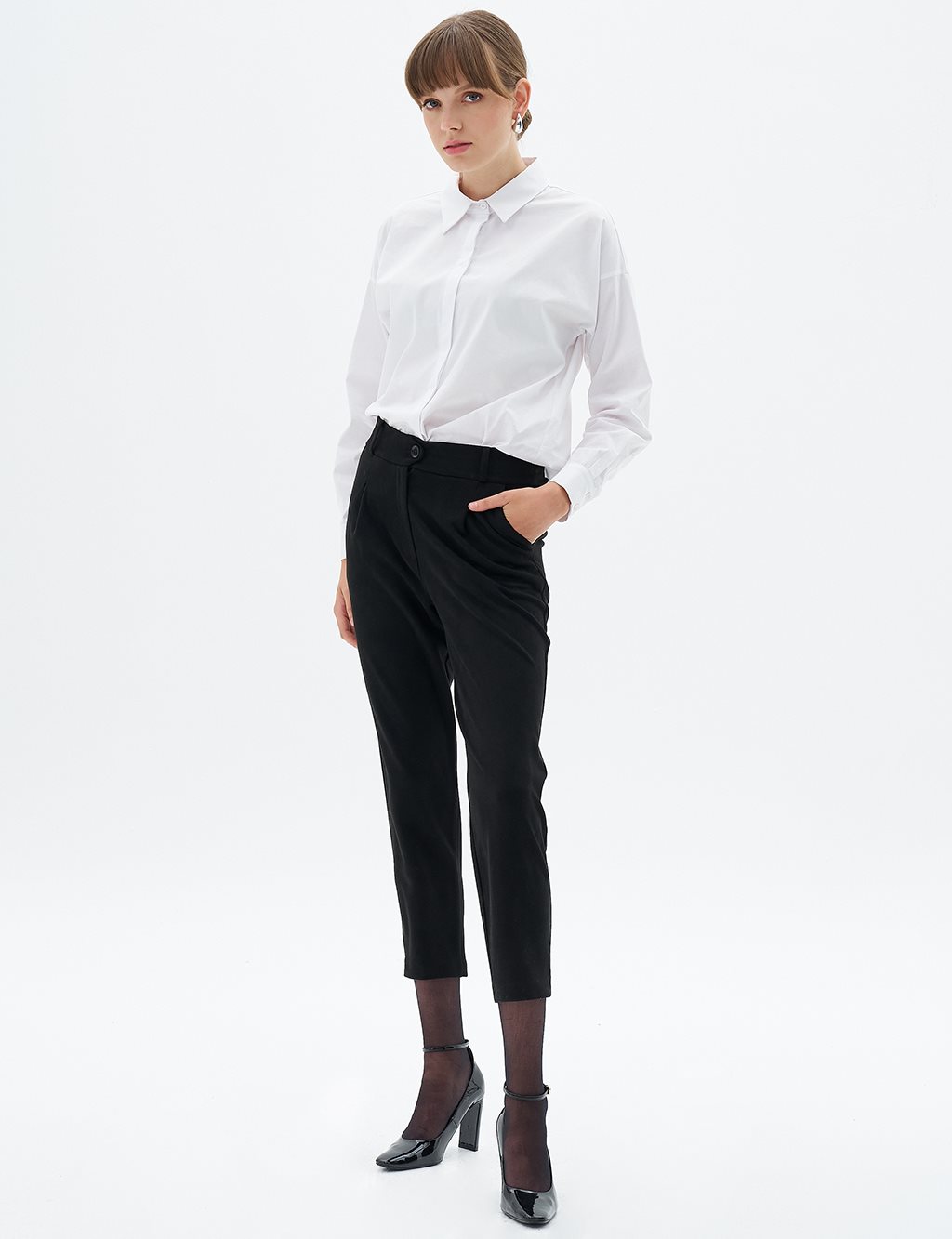 Carrot Cut Suede Pants Black