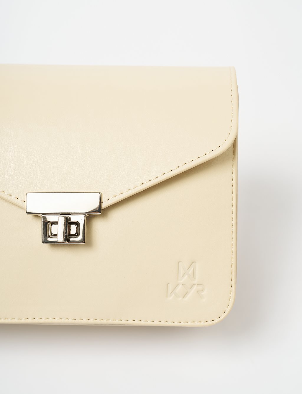 Metal Buckle Detailed Lid Bag Cream