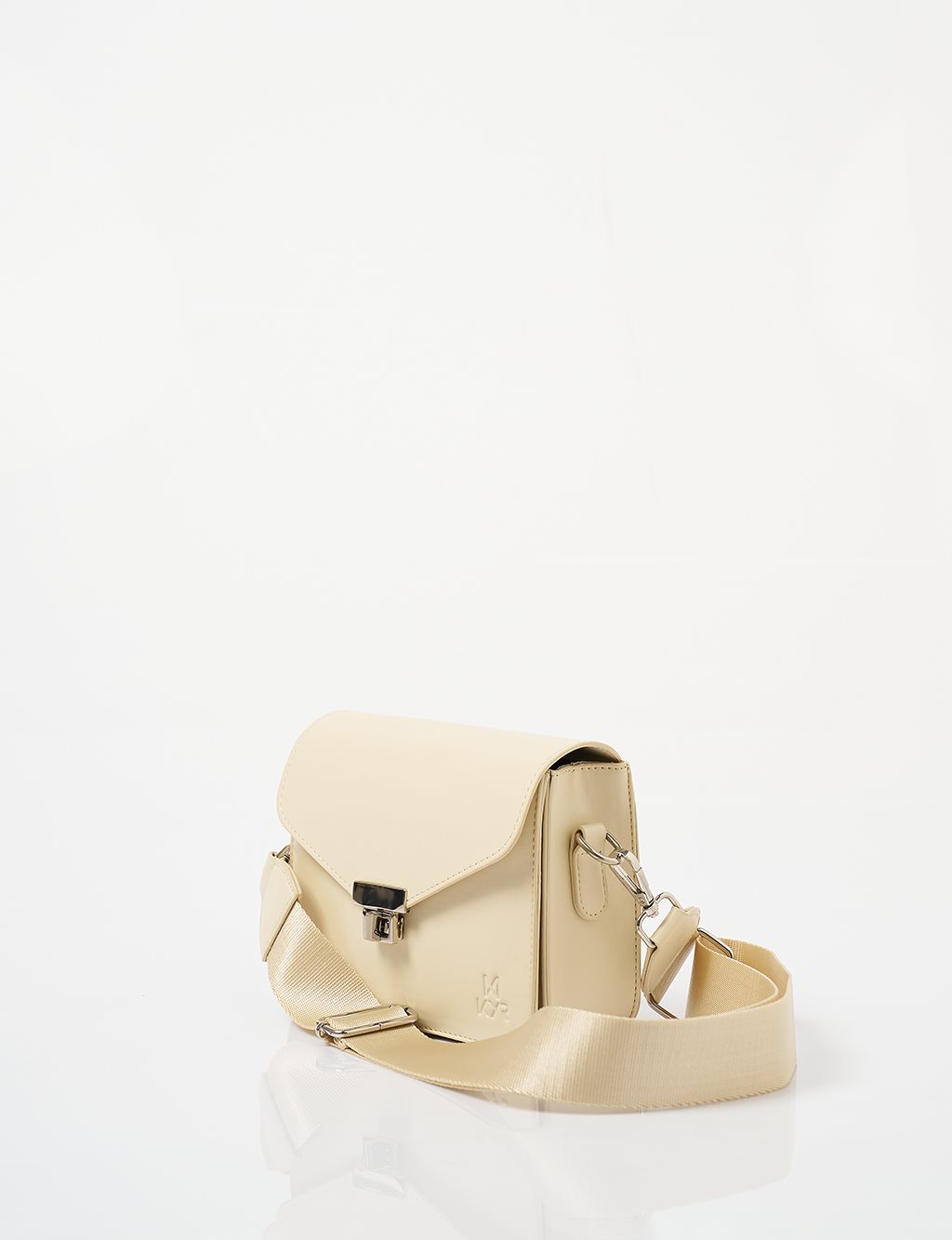 Metal Buckle Detailed Lid Bag Cream