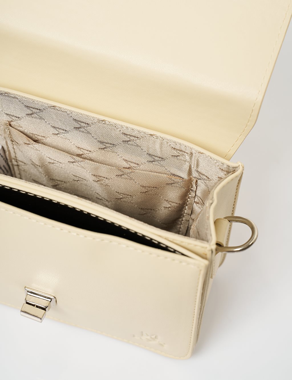 Metal Buckle Detailed Lid Bag Cream