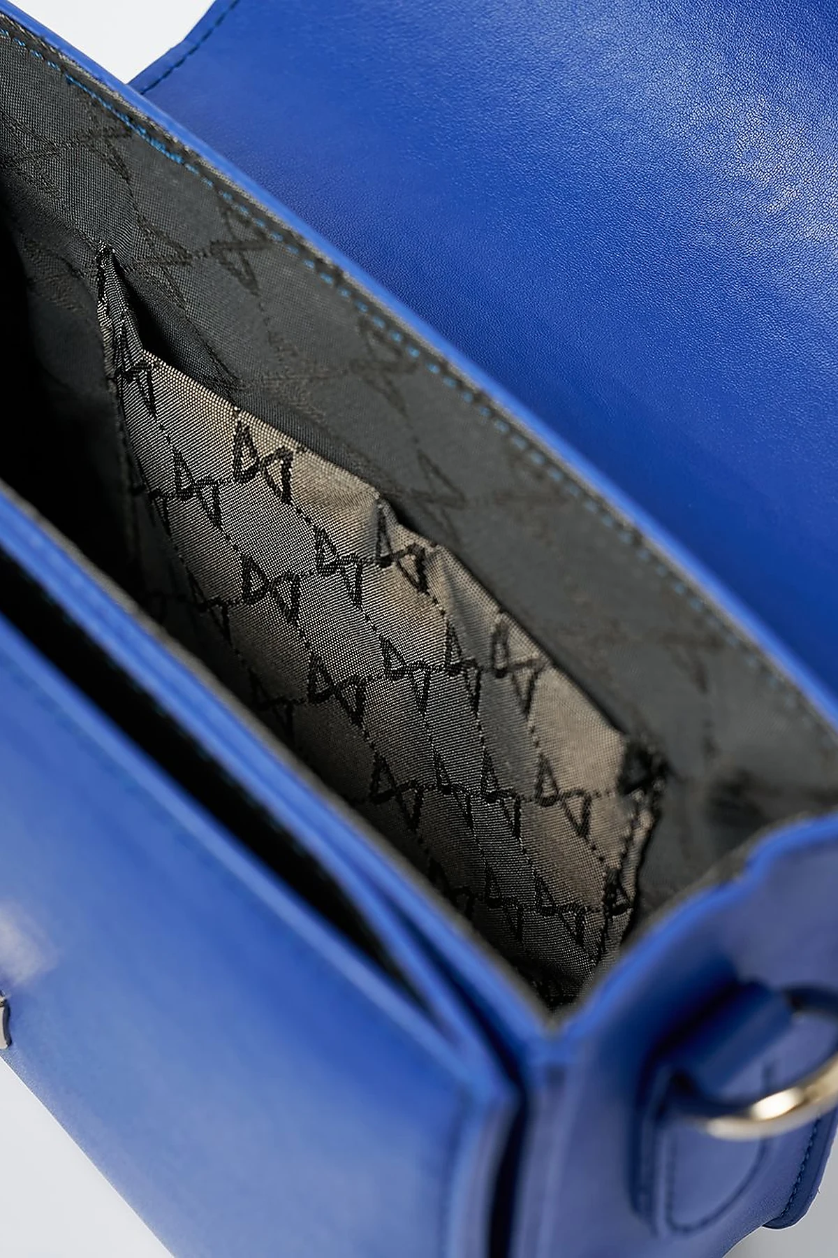 Metal Buckle Detailed Lid Bag Sax